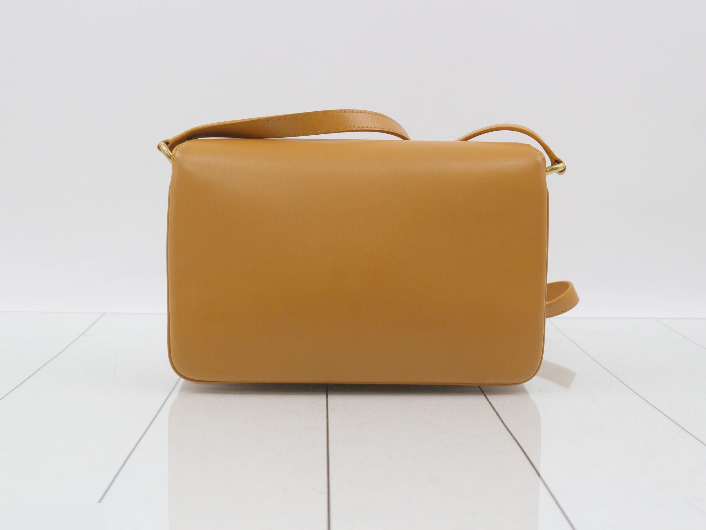 Le Maillon Leather Shoulder Bag — view 2