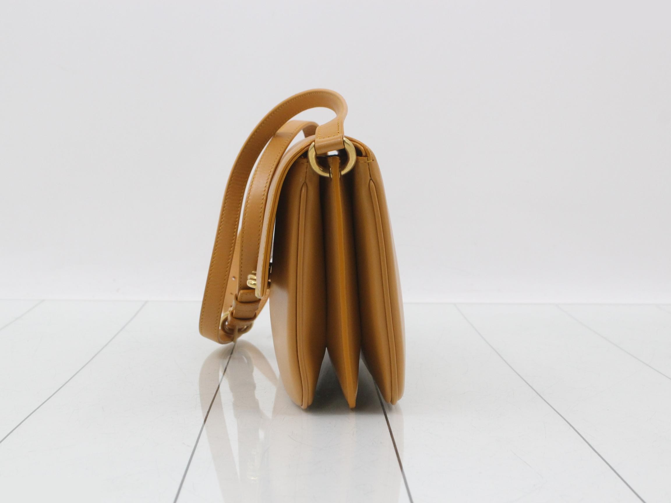 Le Maillon Leather Shoulder Bag — view 3