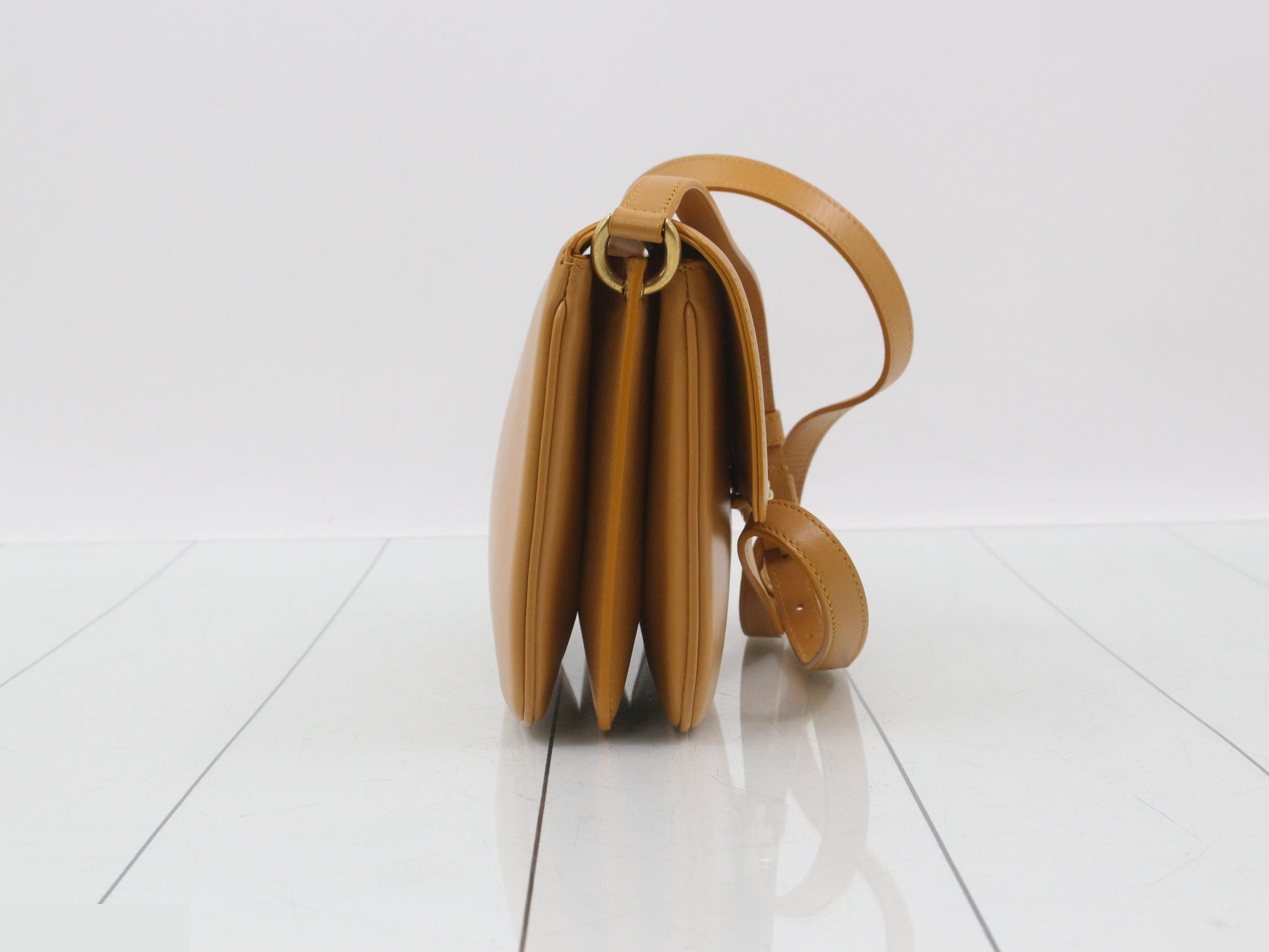 Le Maillon Leather Shoulder Bag — view 4