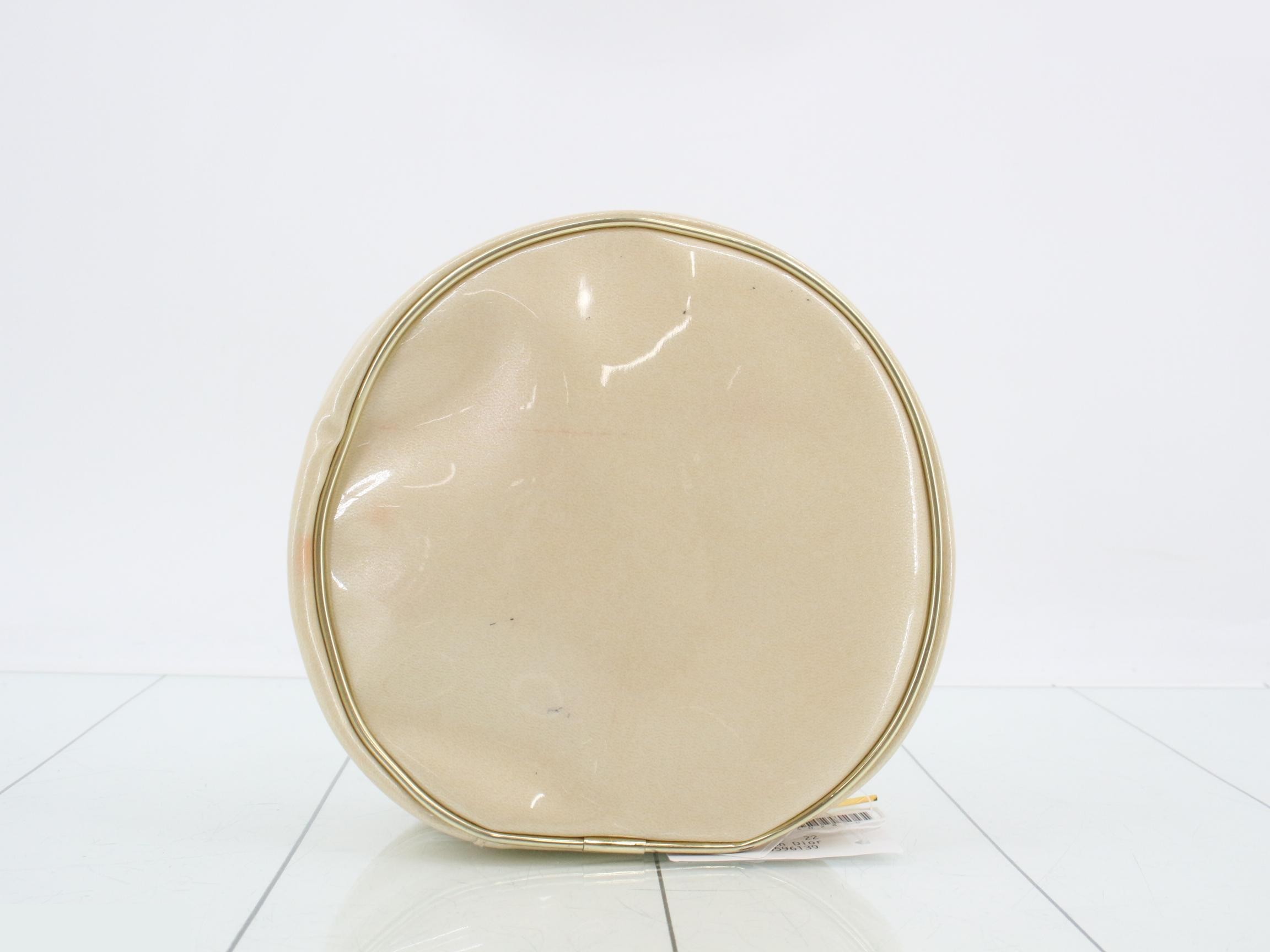 pouch — view 2