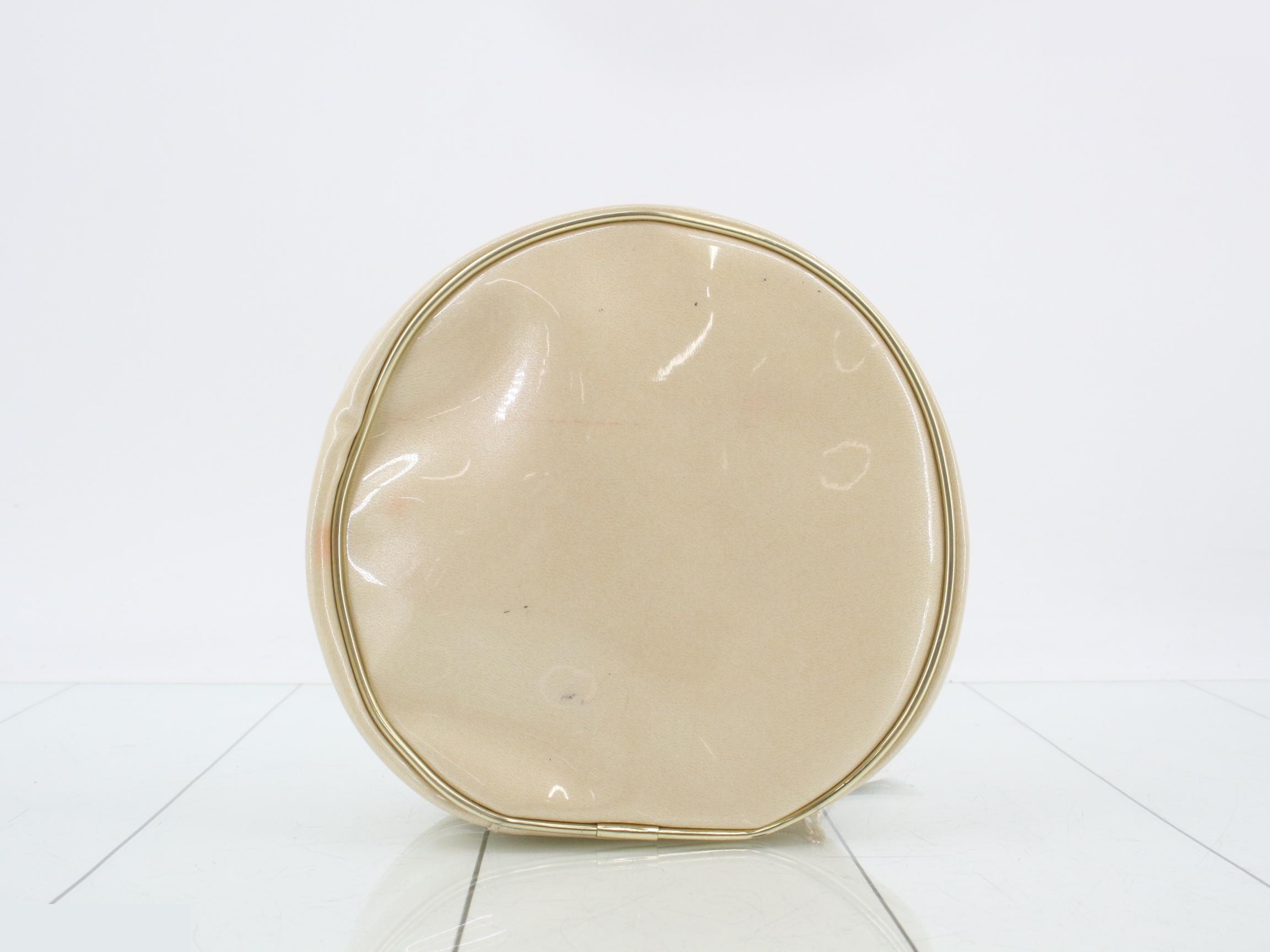 pouch — view 3