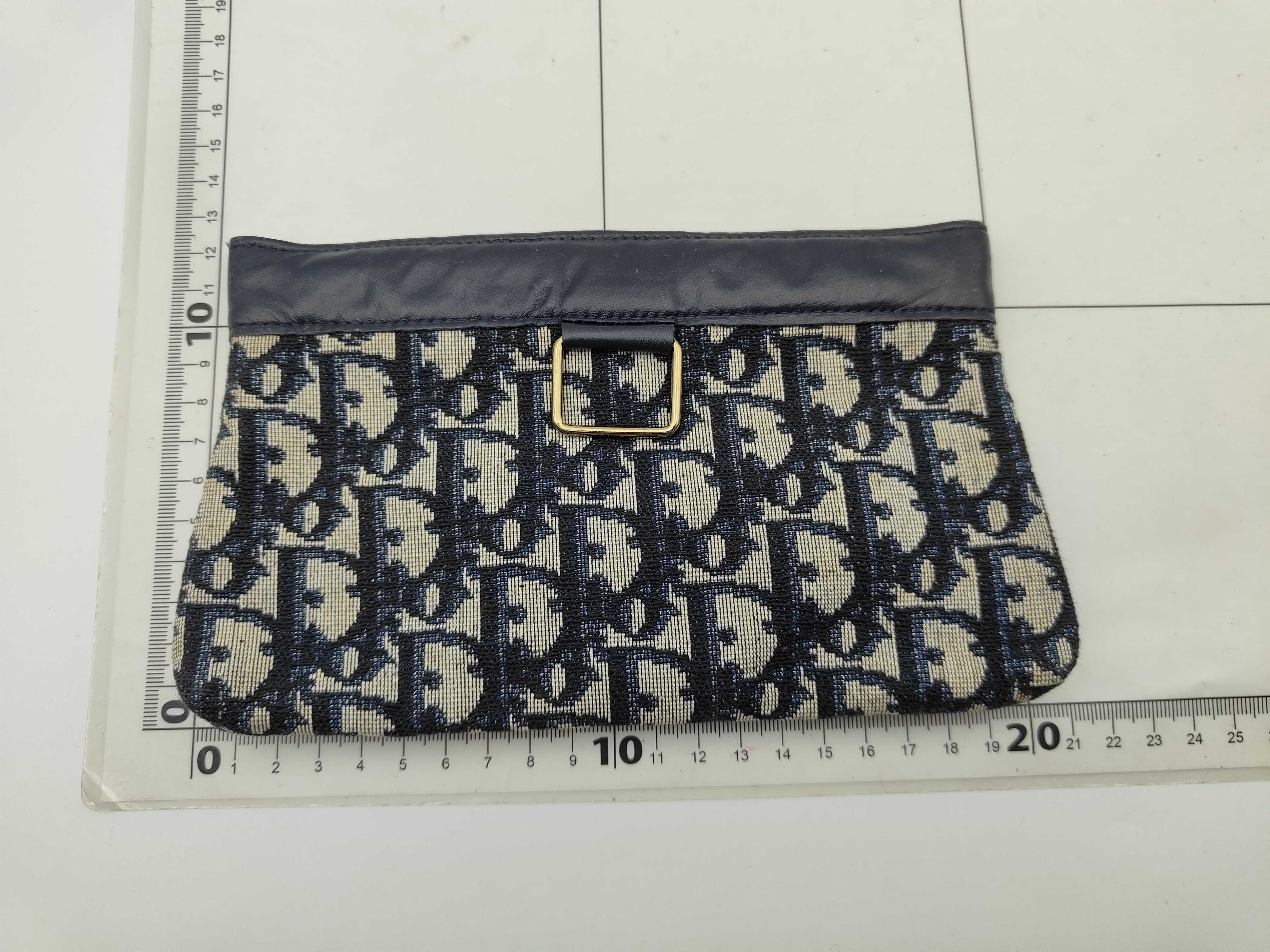 pouch — view 2