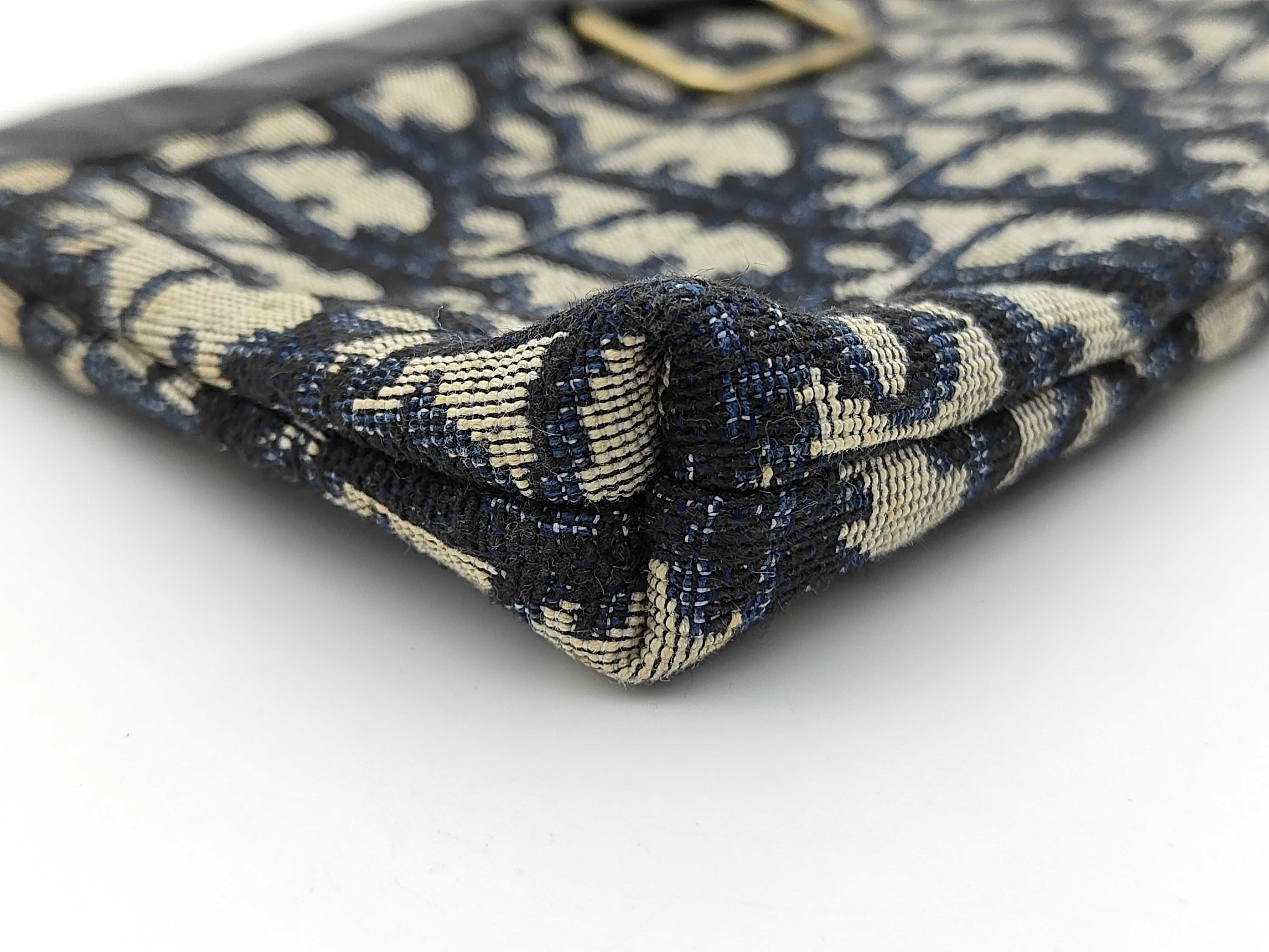 pouch — view 3