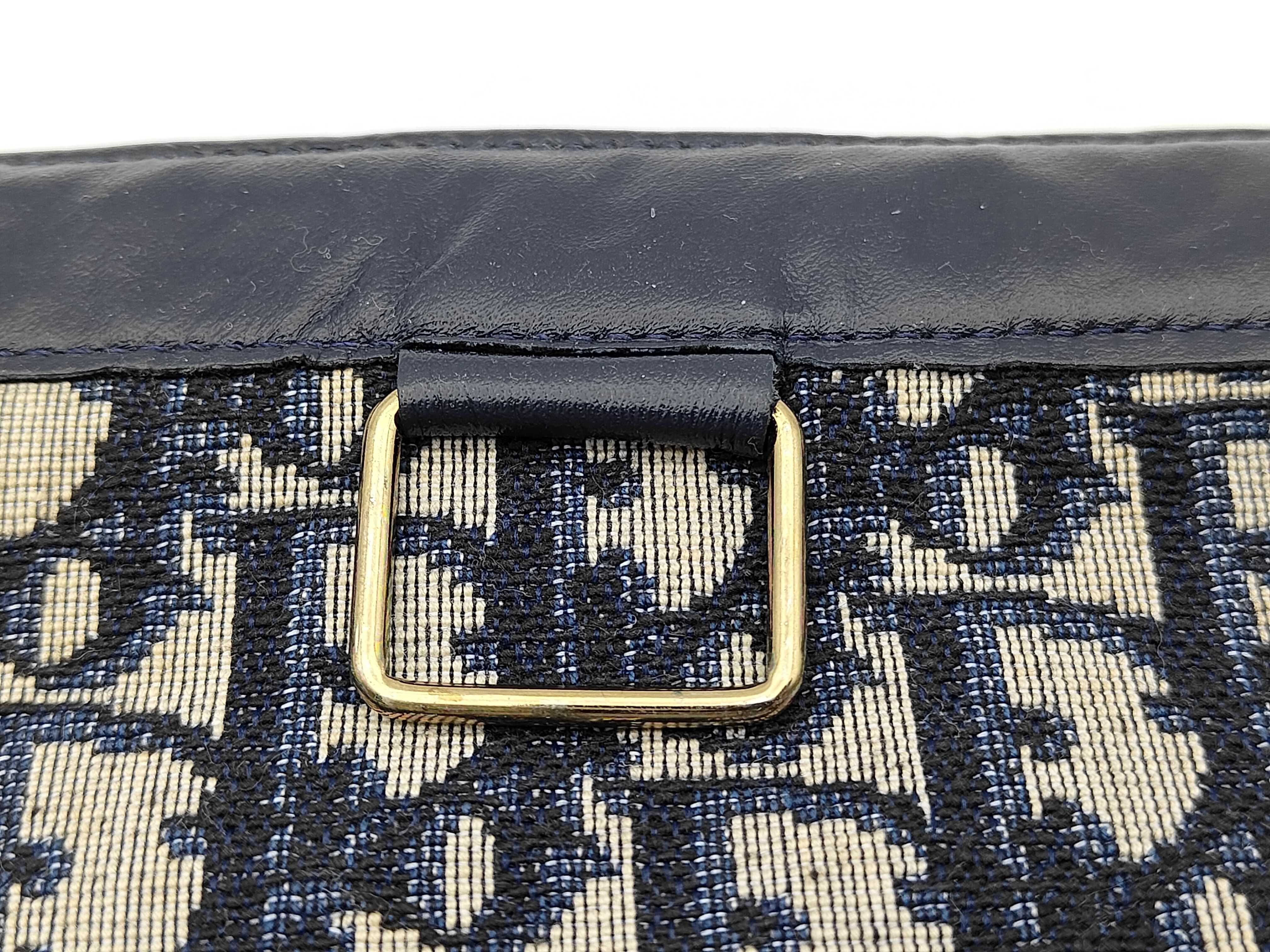 pouch — view 4