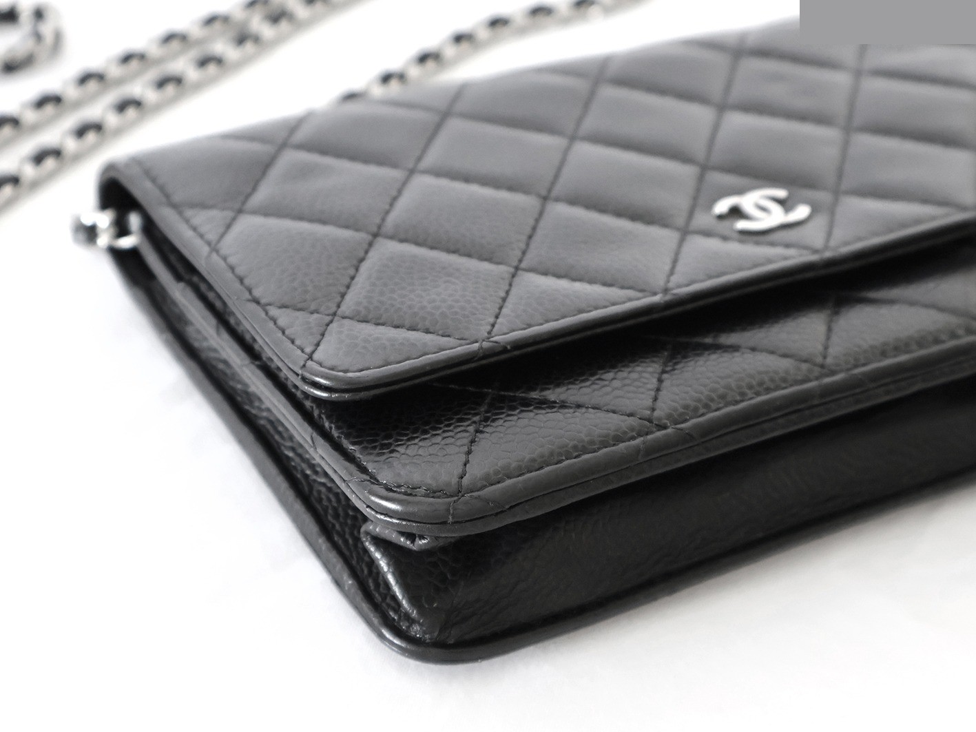 Caviar leather matelassé chain wallet shoulder bag, black — view 3