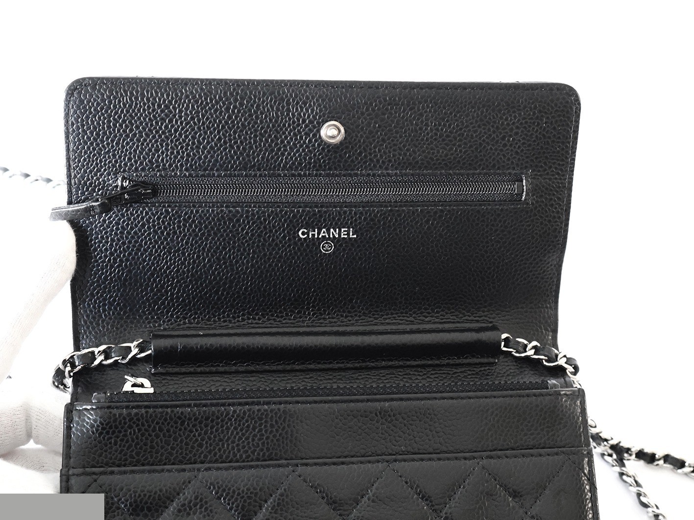 Caviar leather matelassé chain wallet shoulder bag, black — view 9