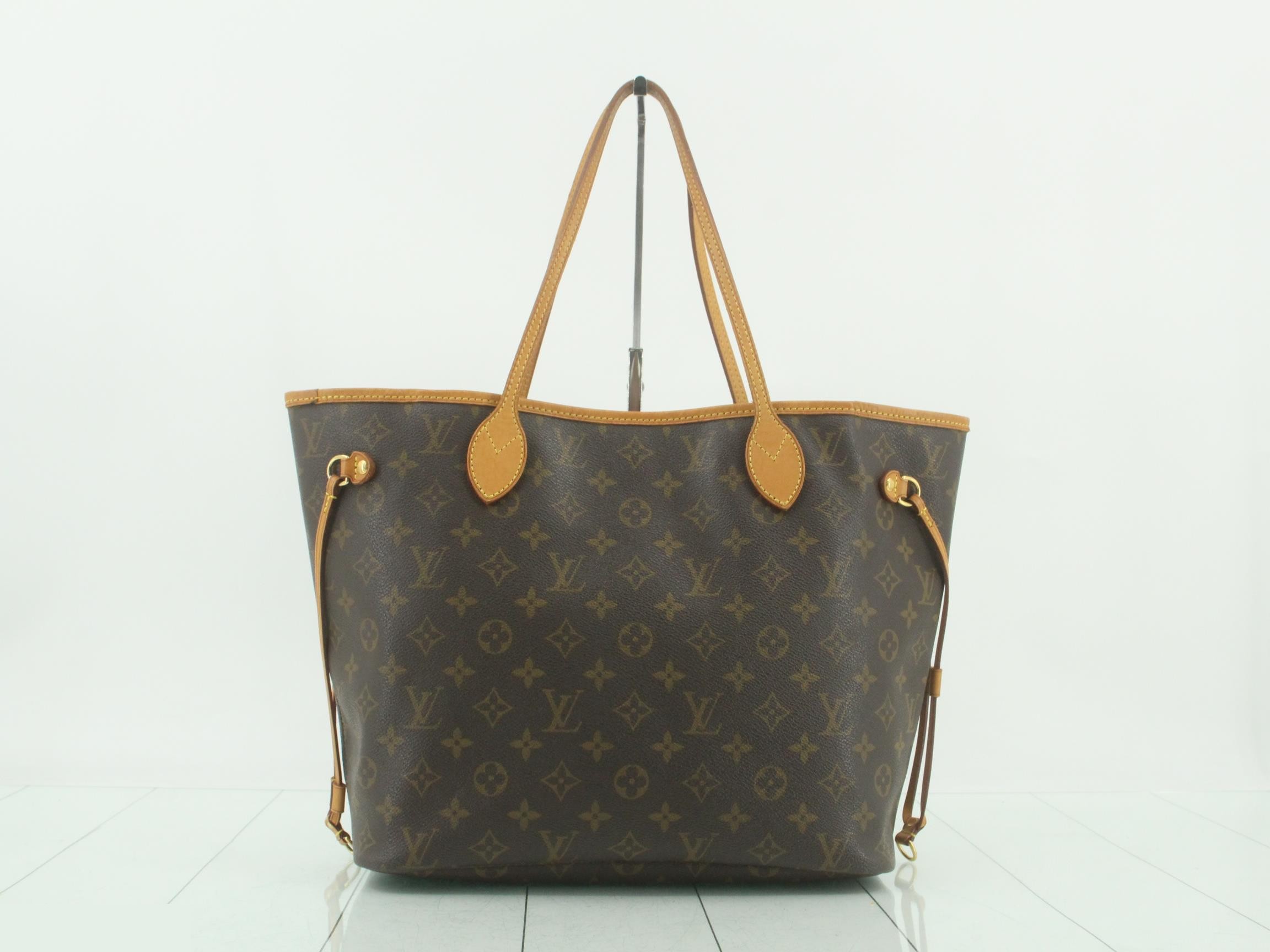Monogram Neverfull MM with initial engraving — view 2