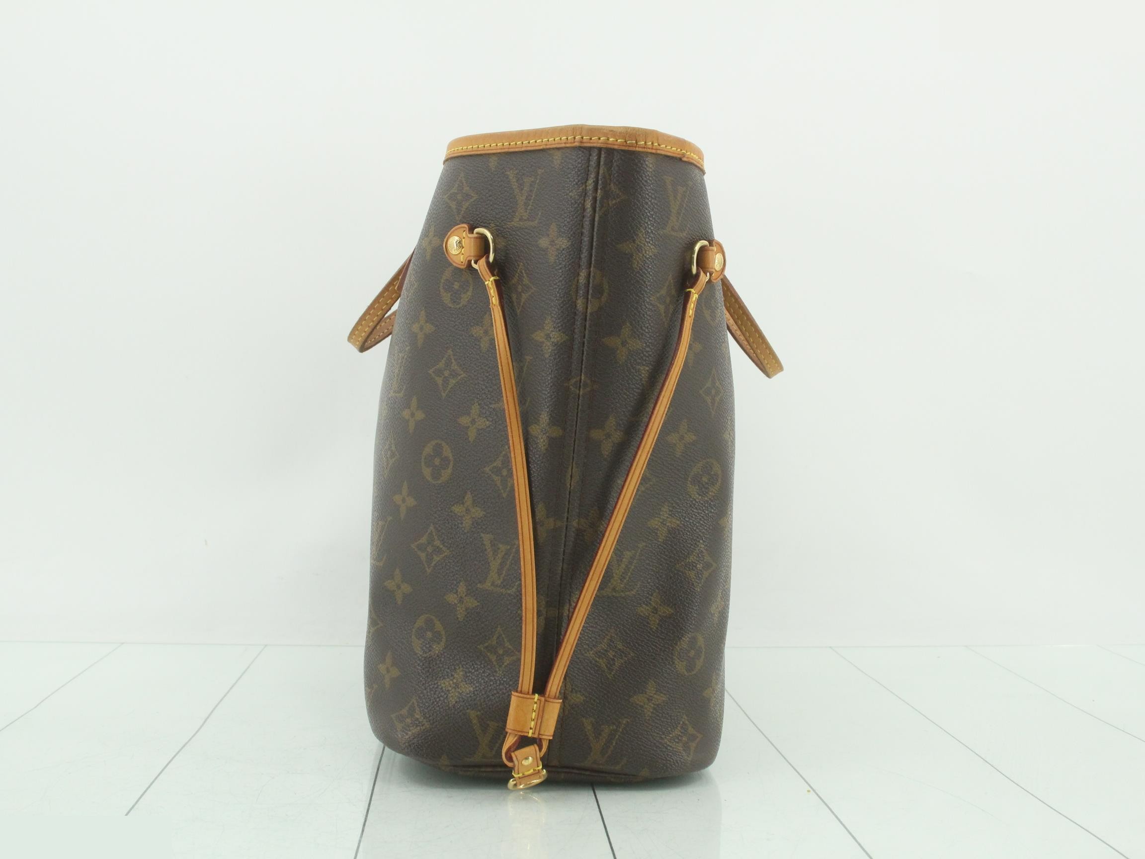 Monogram Neverfull MM with initial engraving — view 3