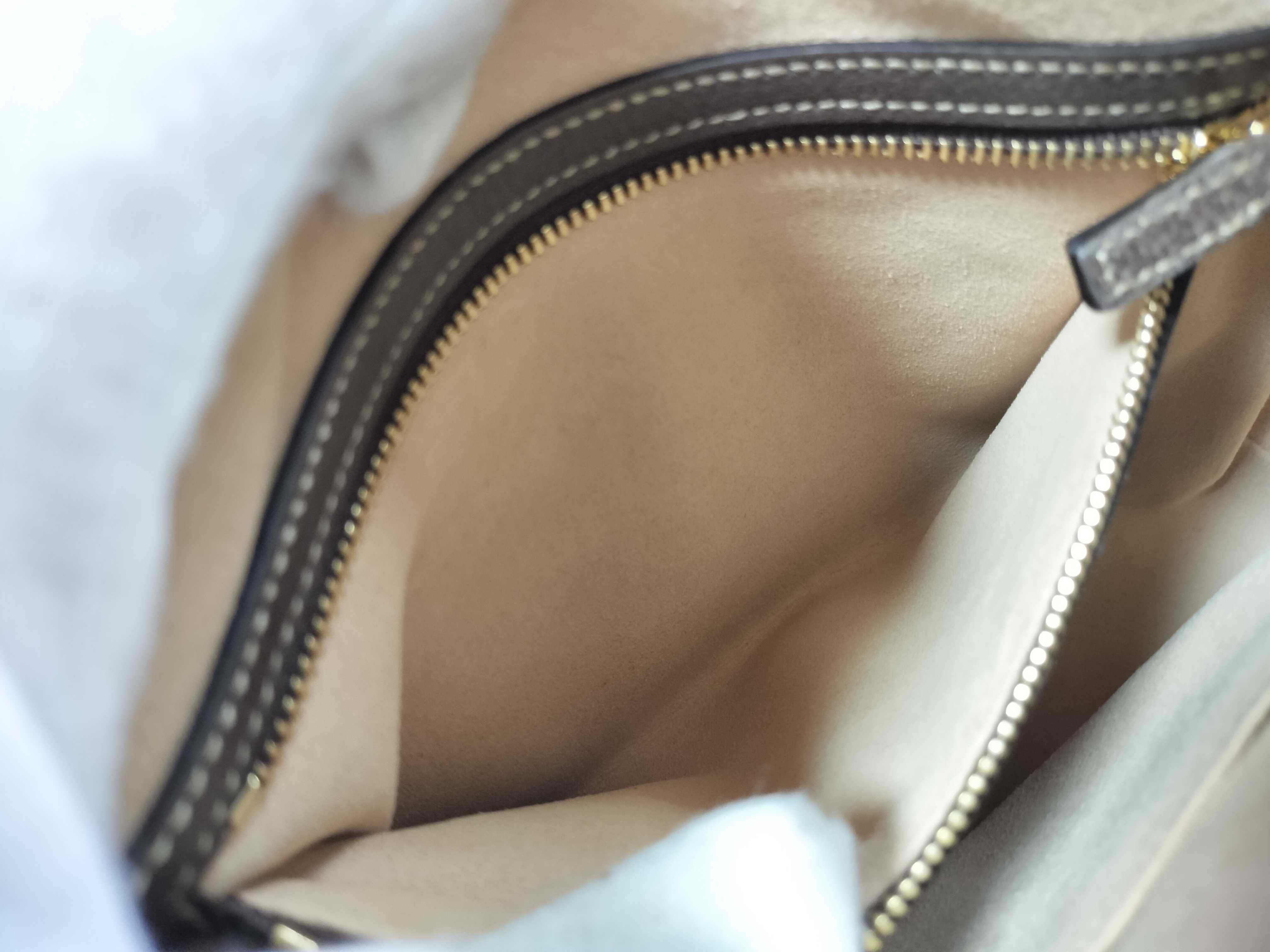 GG Supreme Shoulder Bag — view 11