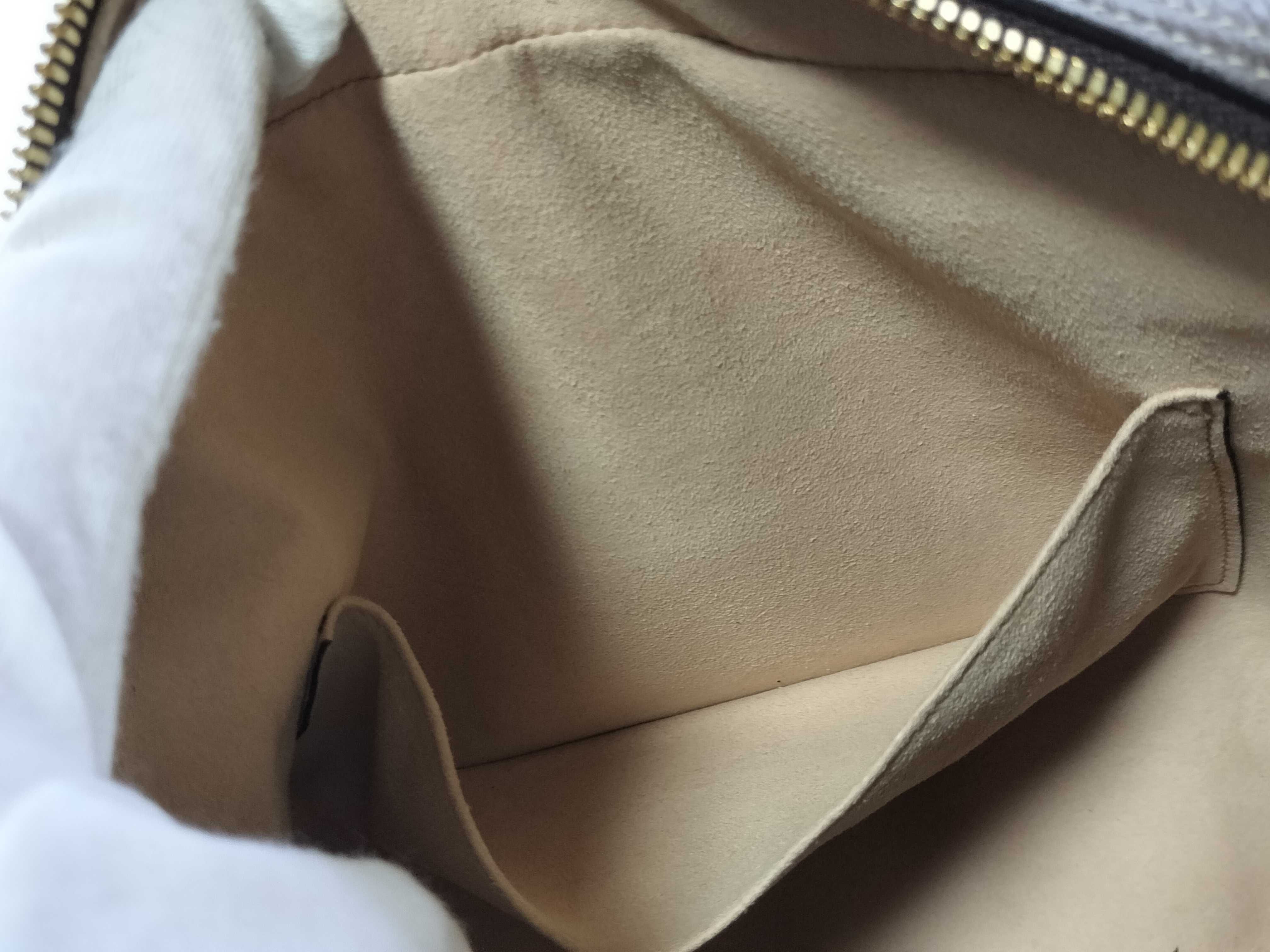 GG Supreme Shoulder Bag — view 13