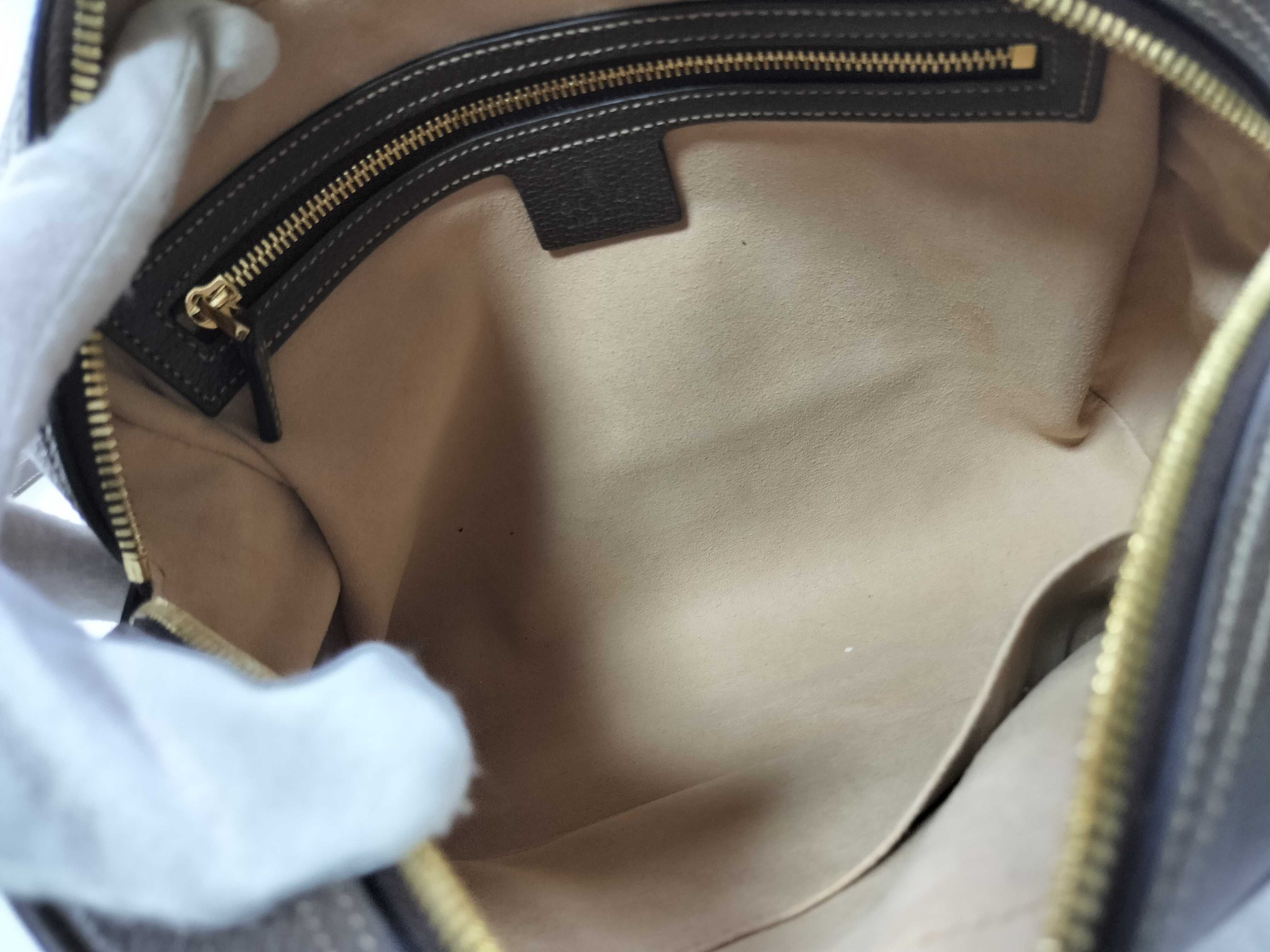 GG Supreme Shoulder Bag — view 9