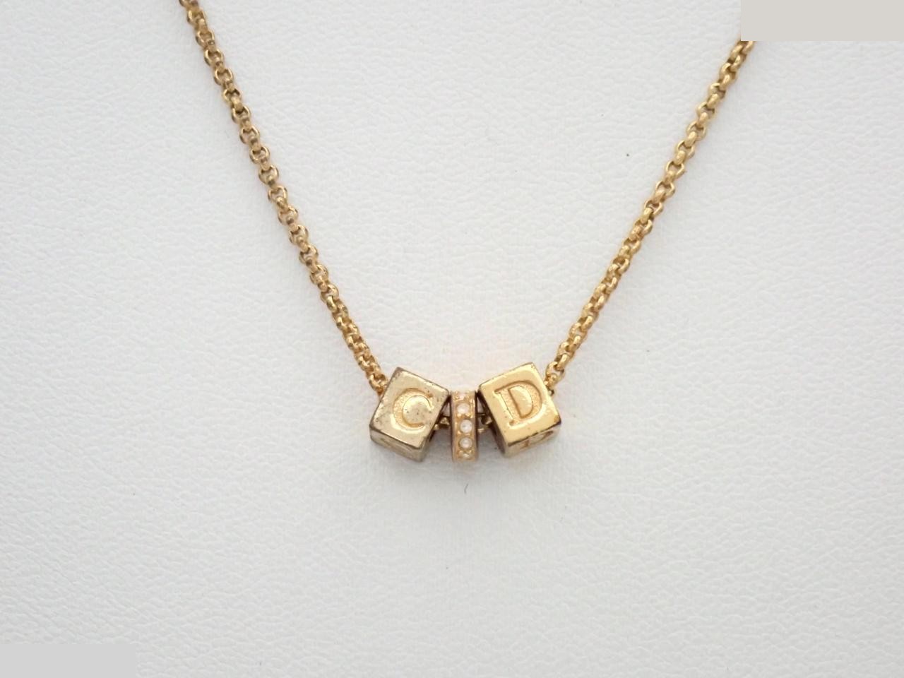 Other lines: Precious metals, necklaces, pendants, chain approximately 44cm