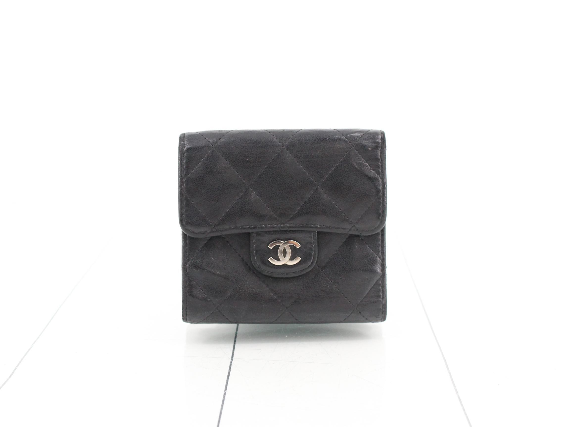 Matelassé Lambskin Folding Wallet with Seal