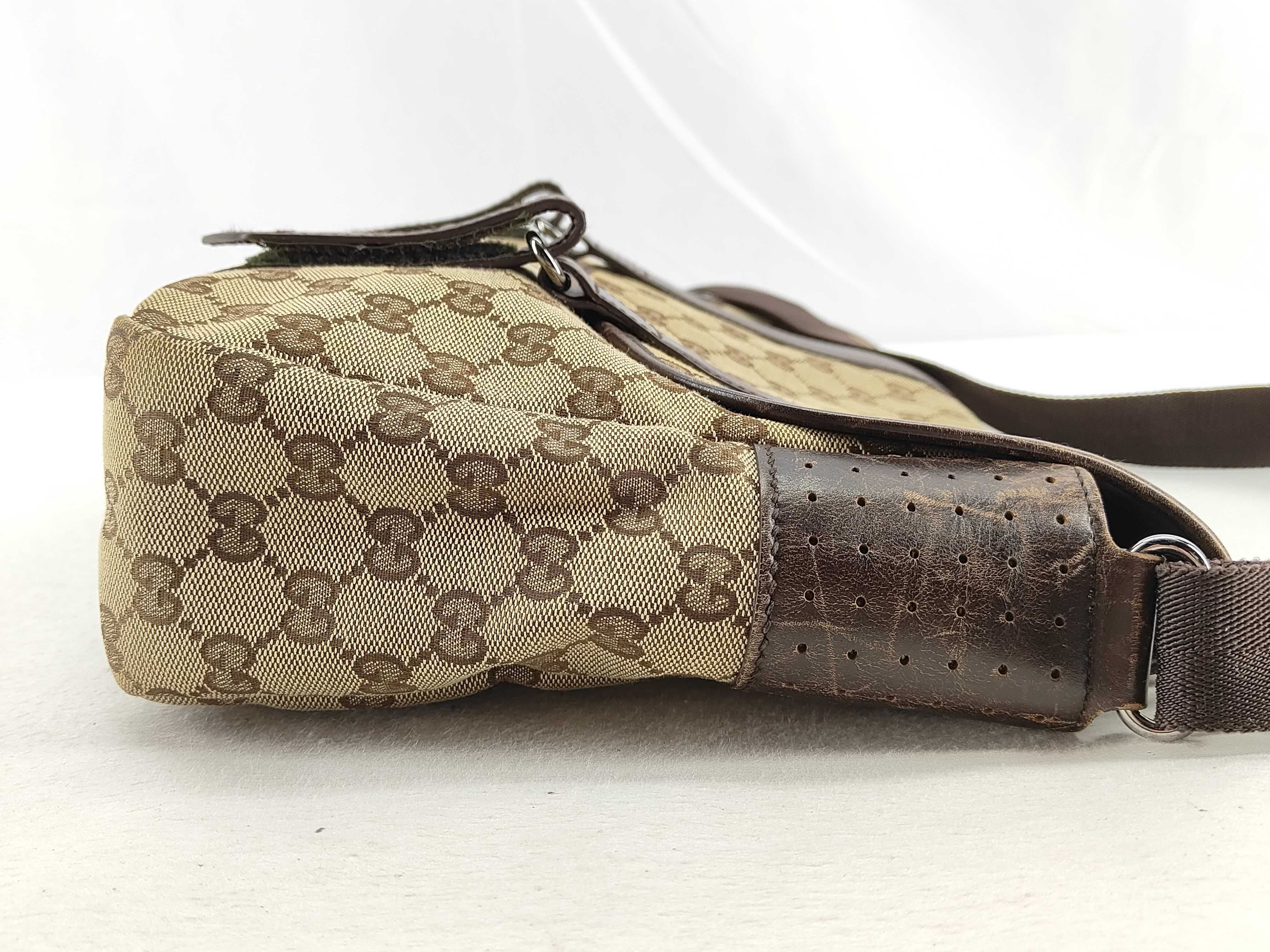 GG Canvas Shoulder Bag — view 3