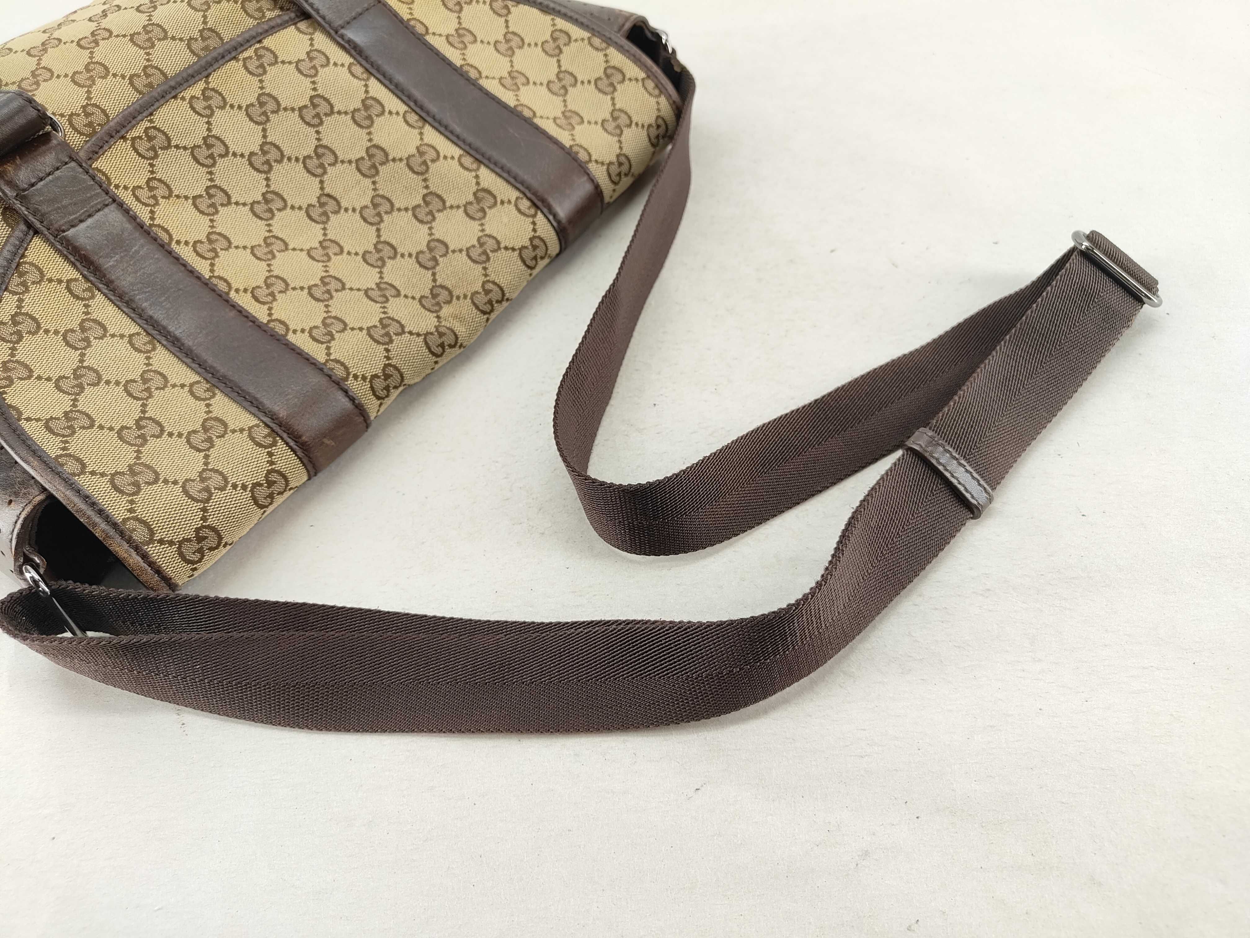 GG Canvas Shoulder Bag — view 4