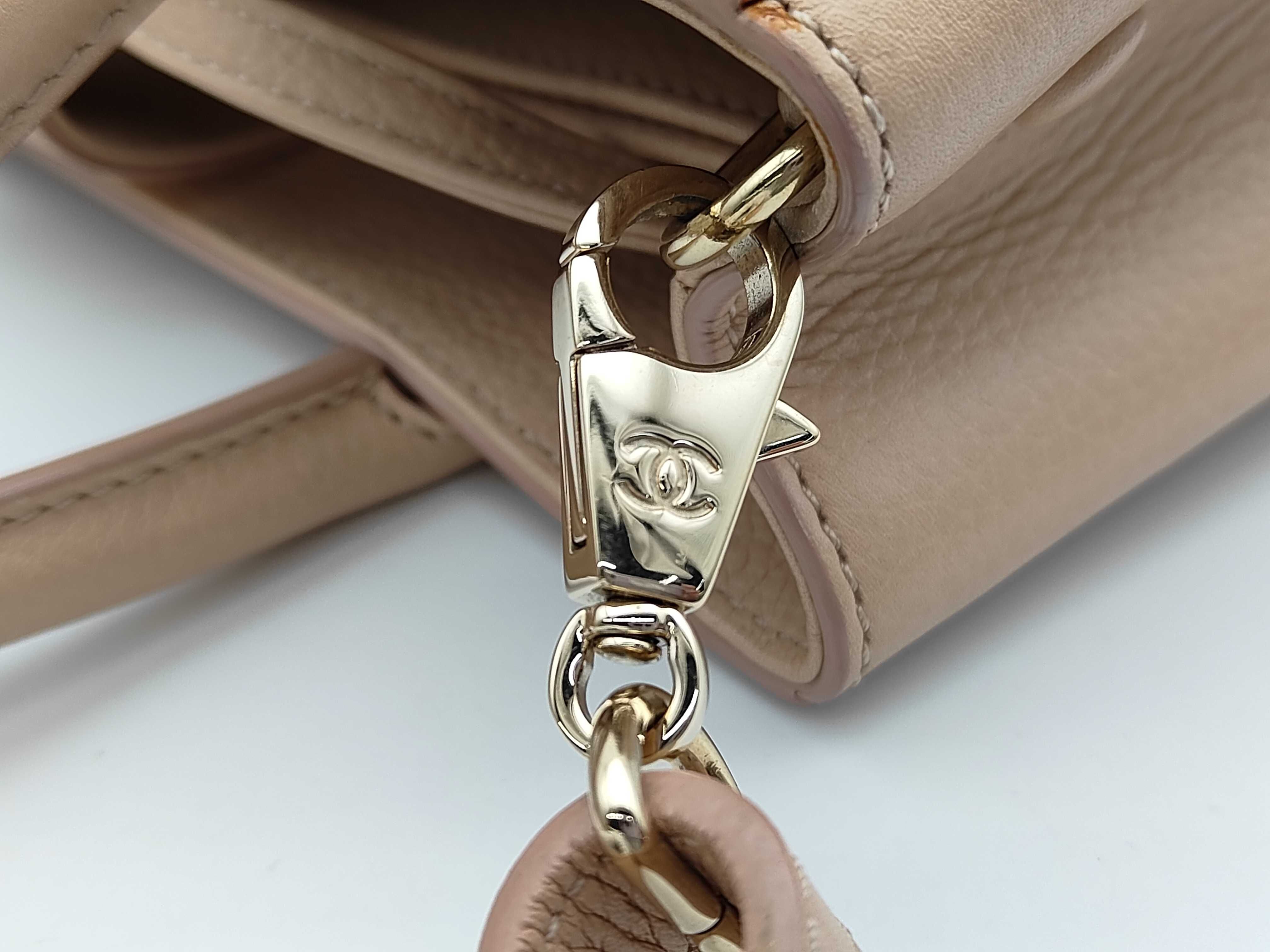 Neo Executive Caviar Skin Shoulder Bag, A69929, Gold Hardware, Series 23 — view 5