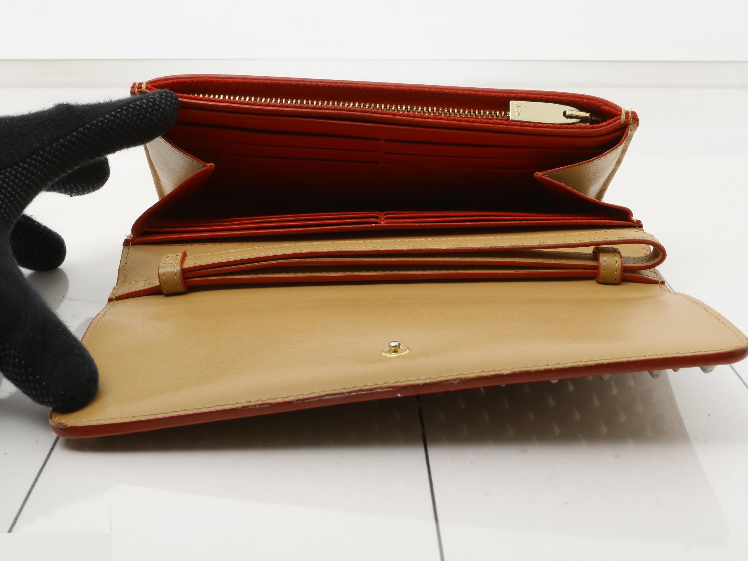 Other lines: Bags and Wallets — view 4