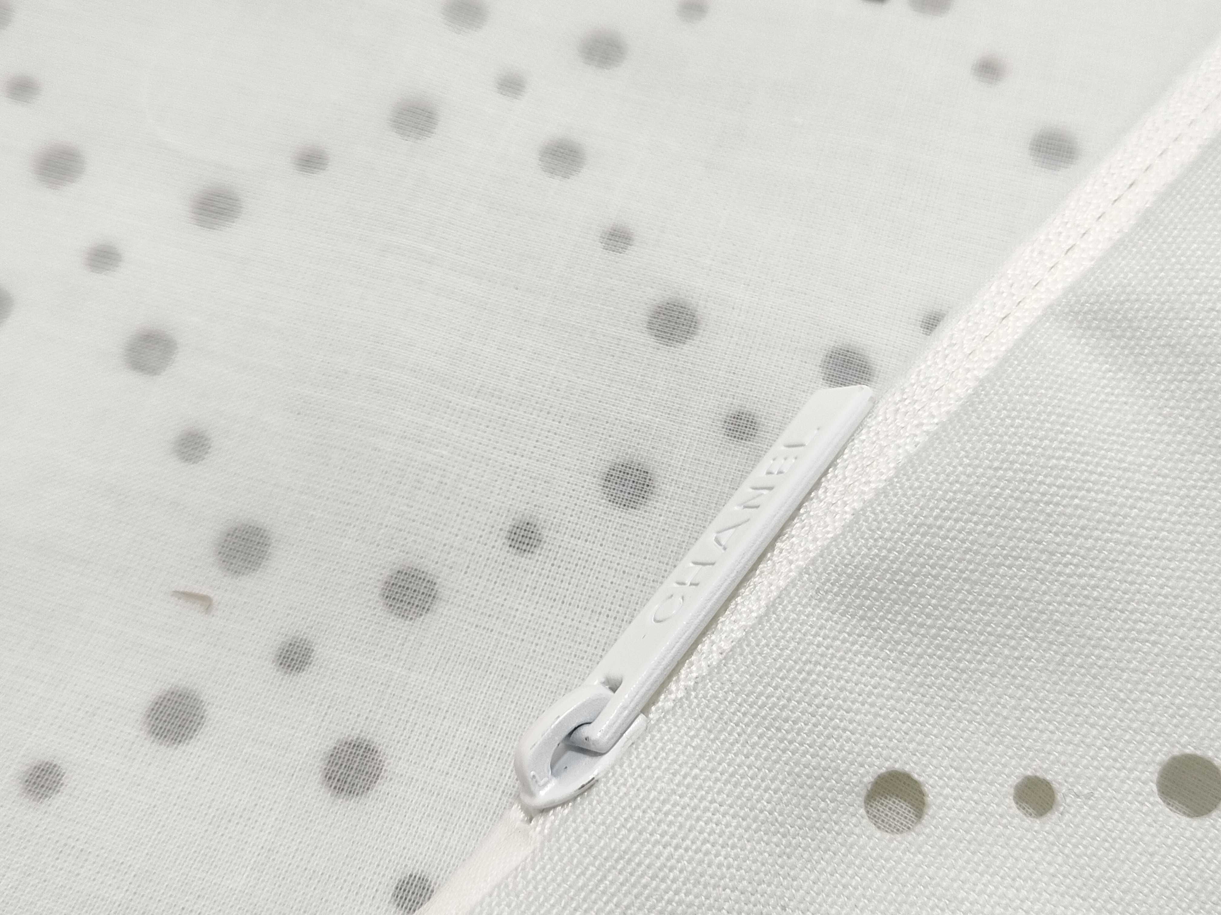White Dust Bag *9 Other Accessories — view 3