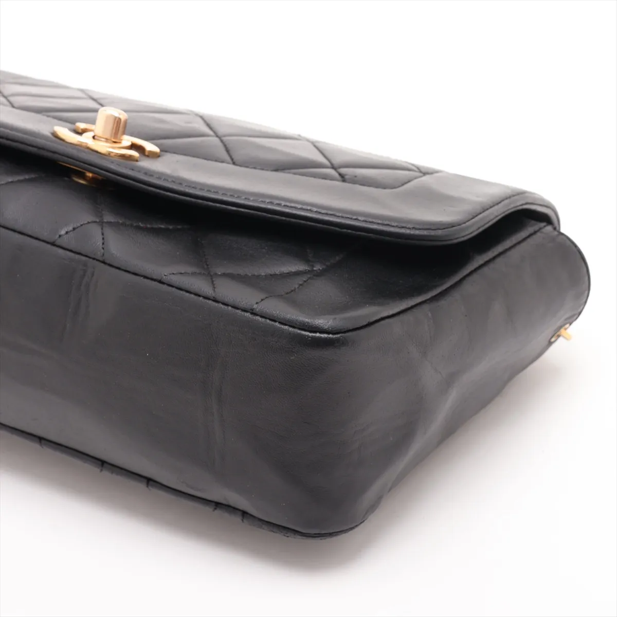 Matelassé Lambskin Single Flap Single Chain Bag Diana Flap Black Gold Hardware — view 3