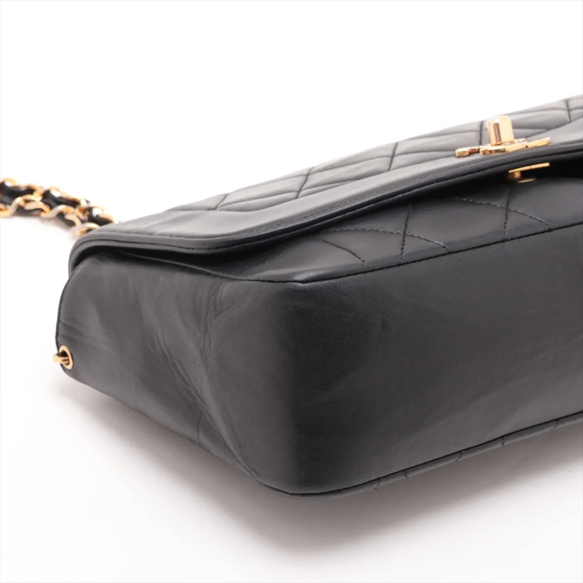 Matelassé Lambskin Single Flap Single Chain Bag Diana Flap Black Gold Hardware — view 4