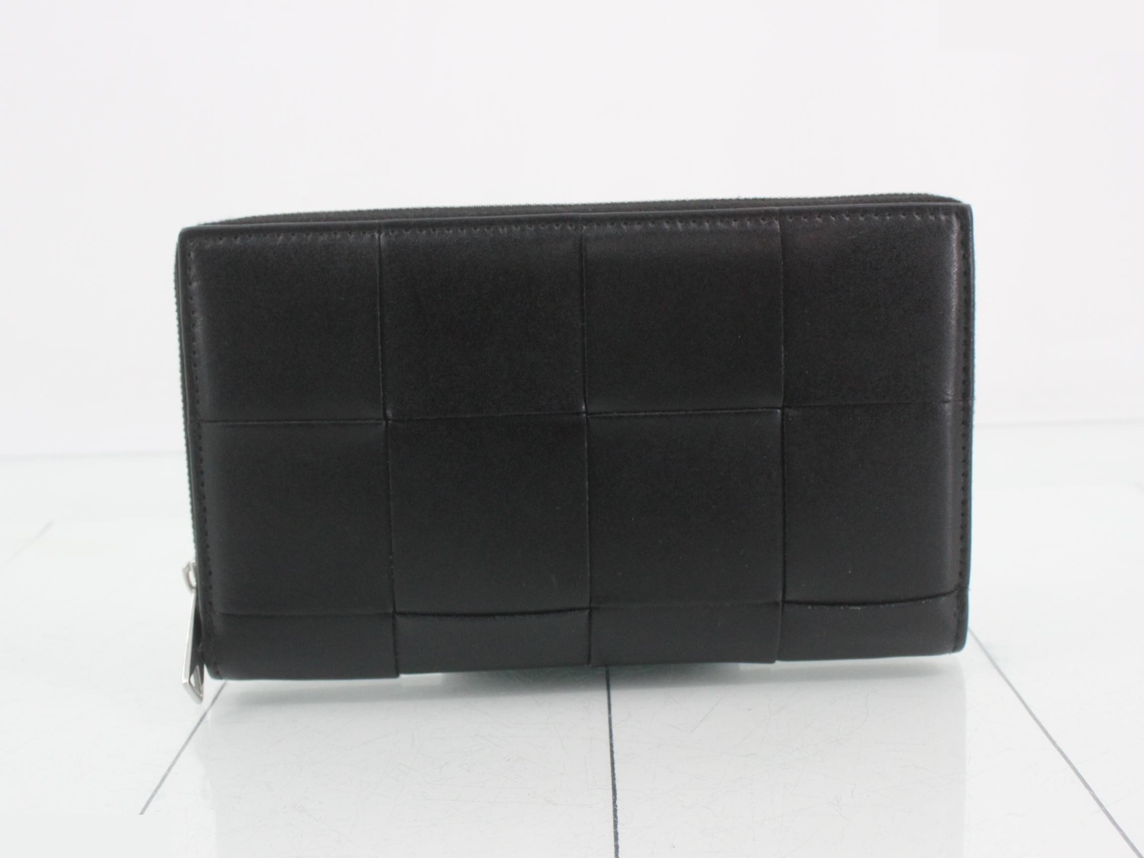 Maxi Intrecciato Cassette Zip Wallet, Black