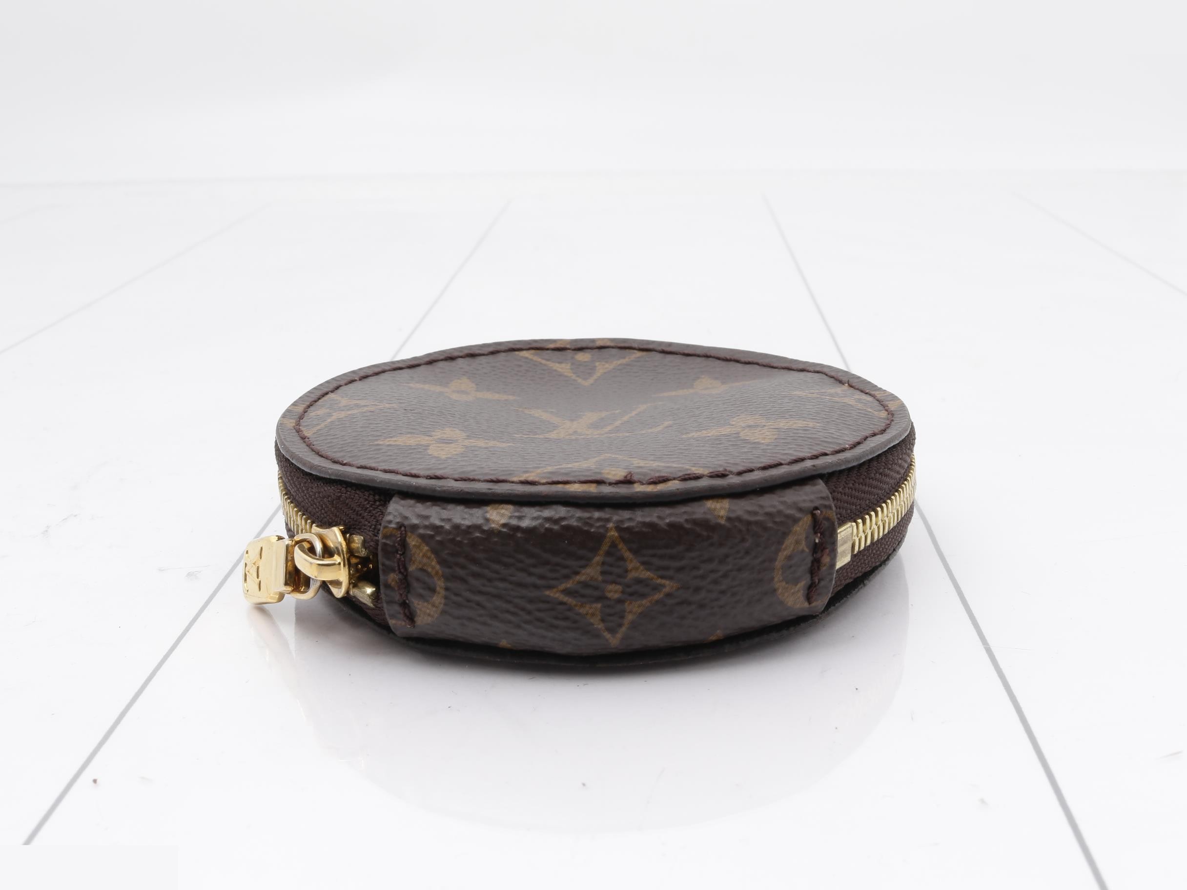 coin case — view 3