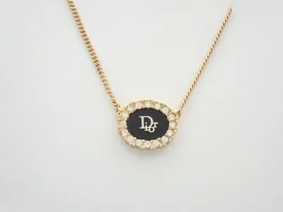 Necklace, neck circumference approximately 46 cm