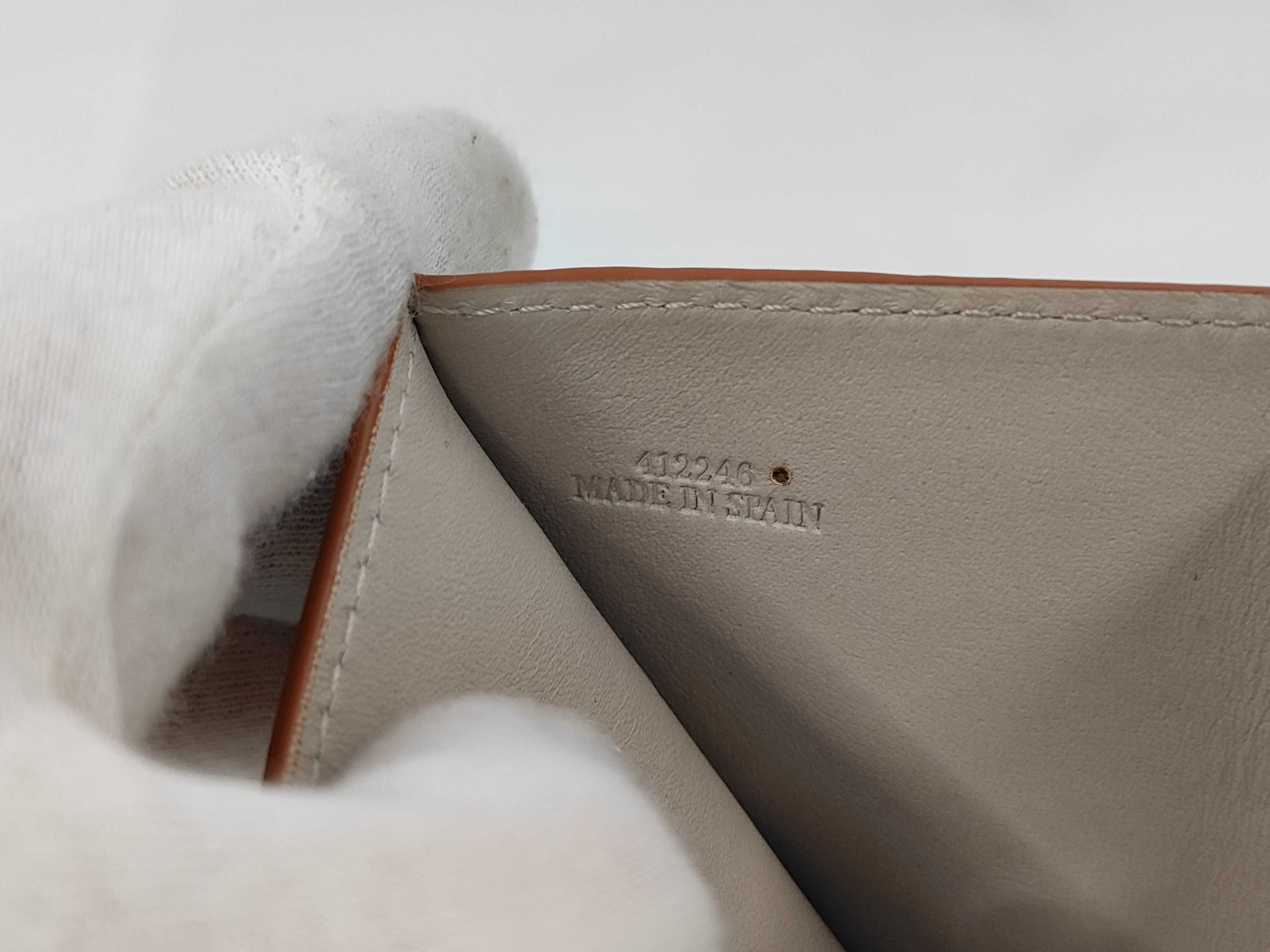 Anagram Trifold Wallet, Beige — view 10