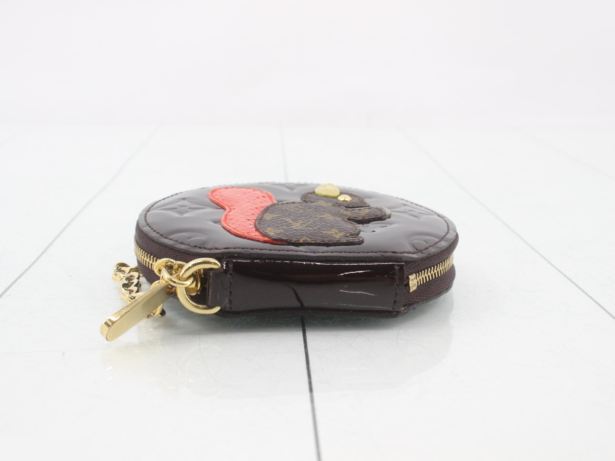 Coin case, Monogram Vernis, Amarante — view 3