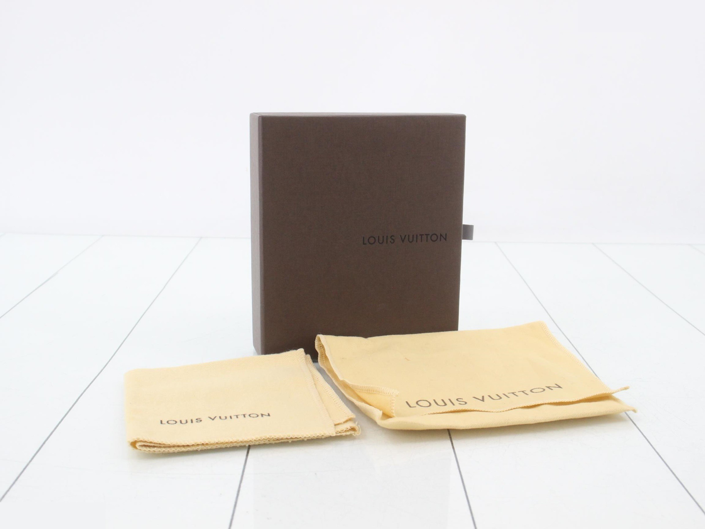 Coin case, Monogram Vernis, Amarante — view 5
