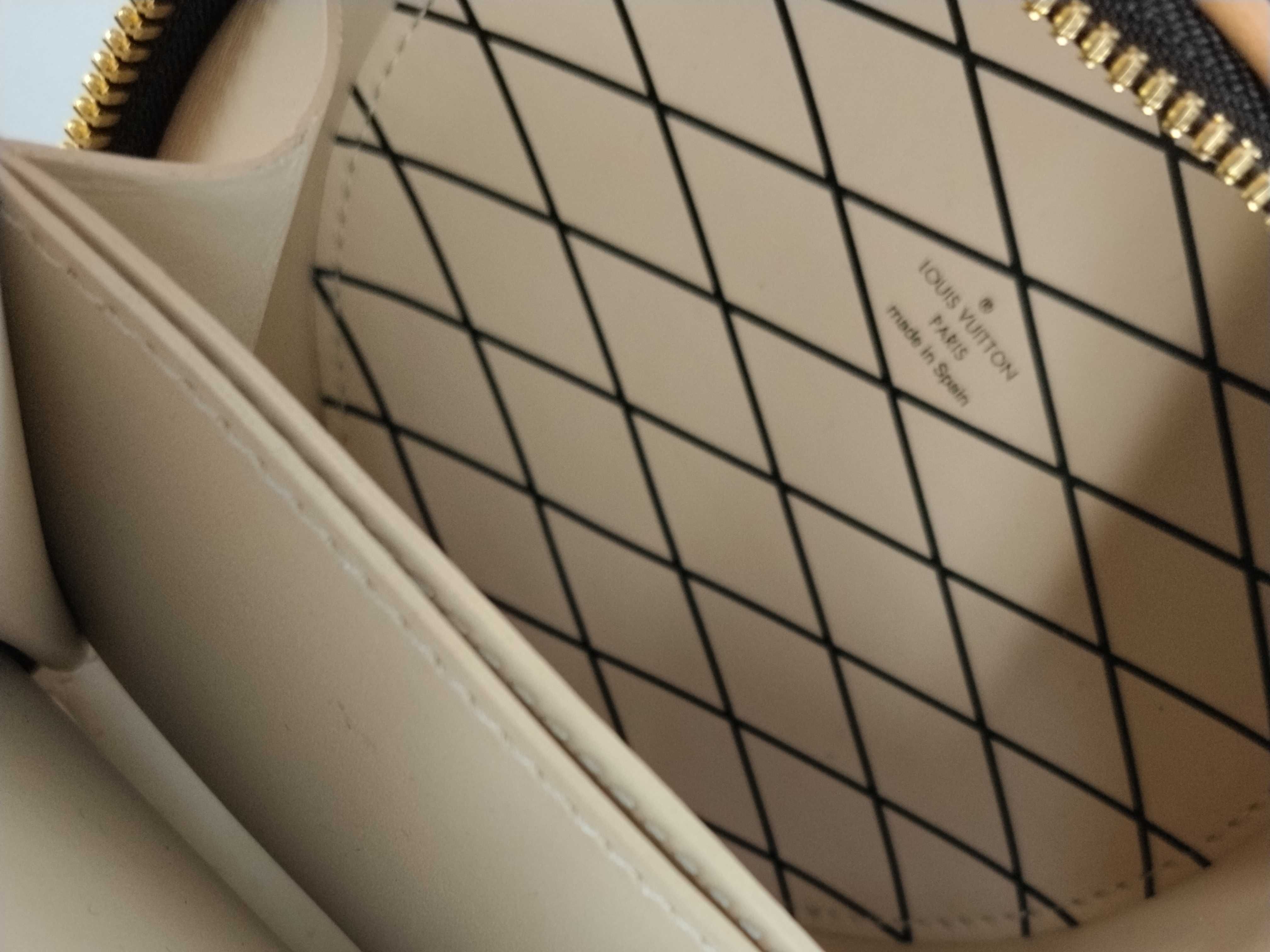 Monogram Bag Mini Boite Chapeau RFID Handbag — view 9