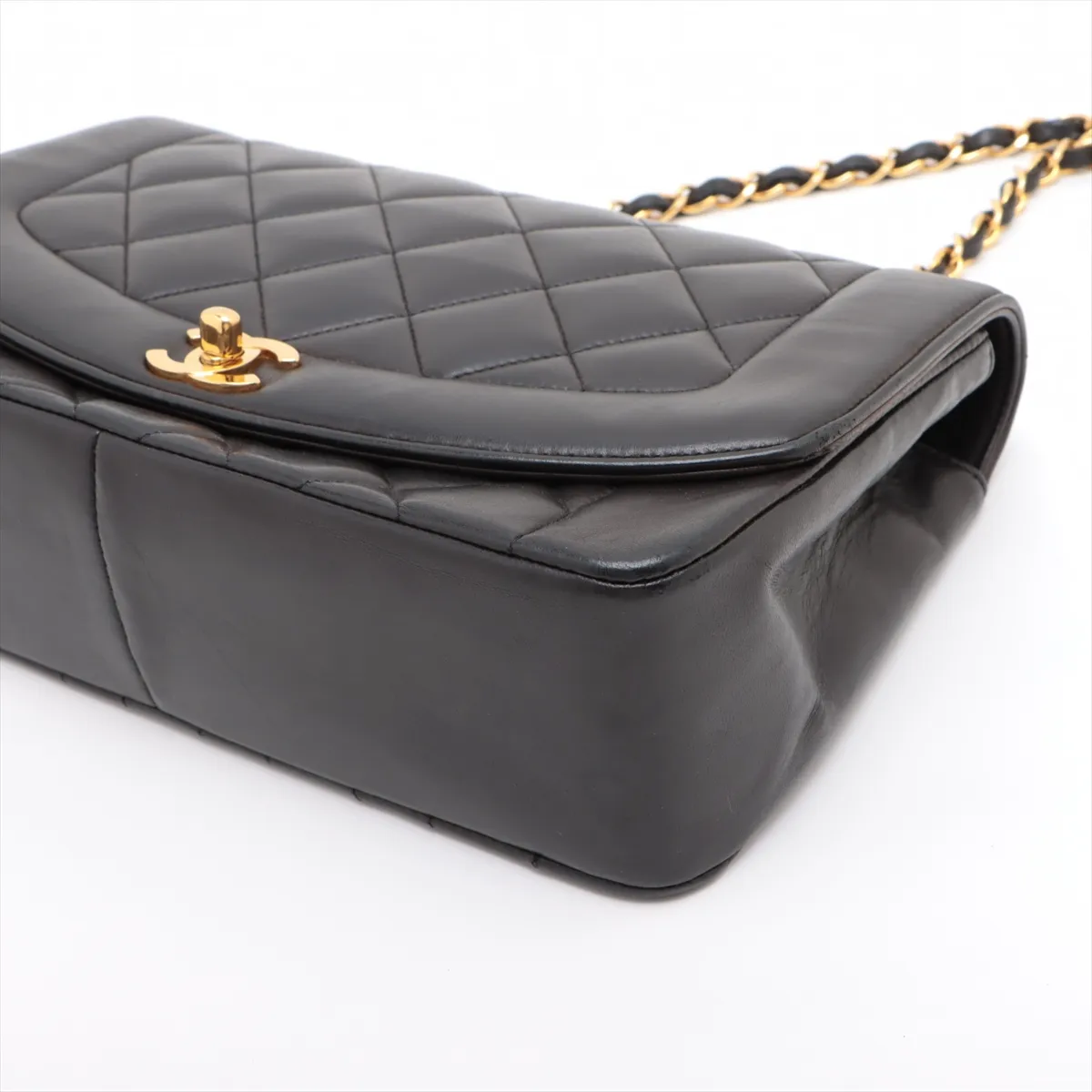 Matelasse Lambskin Single Flap Single Chain Bag Diana Flap Black Gold Hardware — view 3