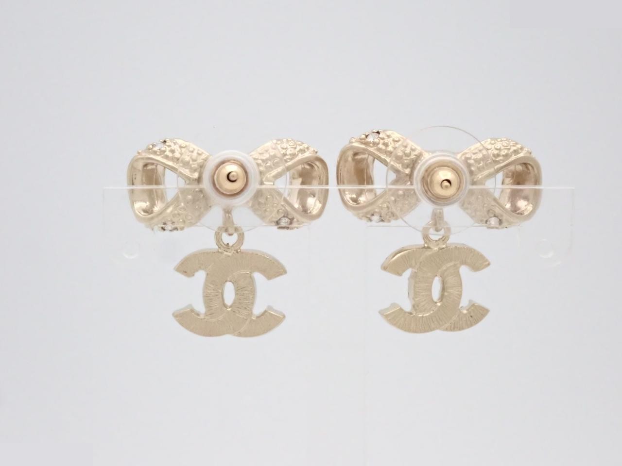 earrings, L16V, Coco Mark, ribbon, stone, gold, 2.5cm in height. — view 2