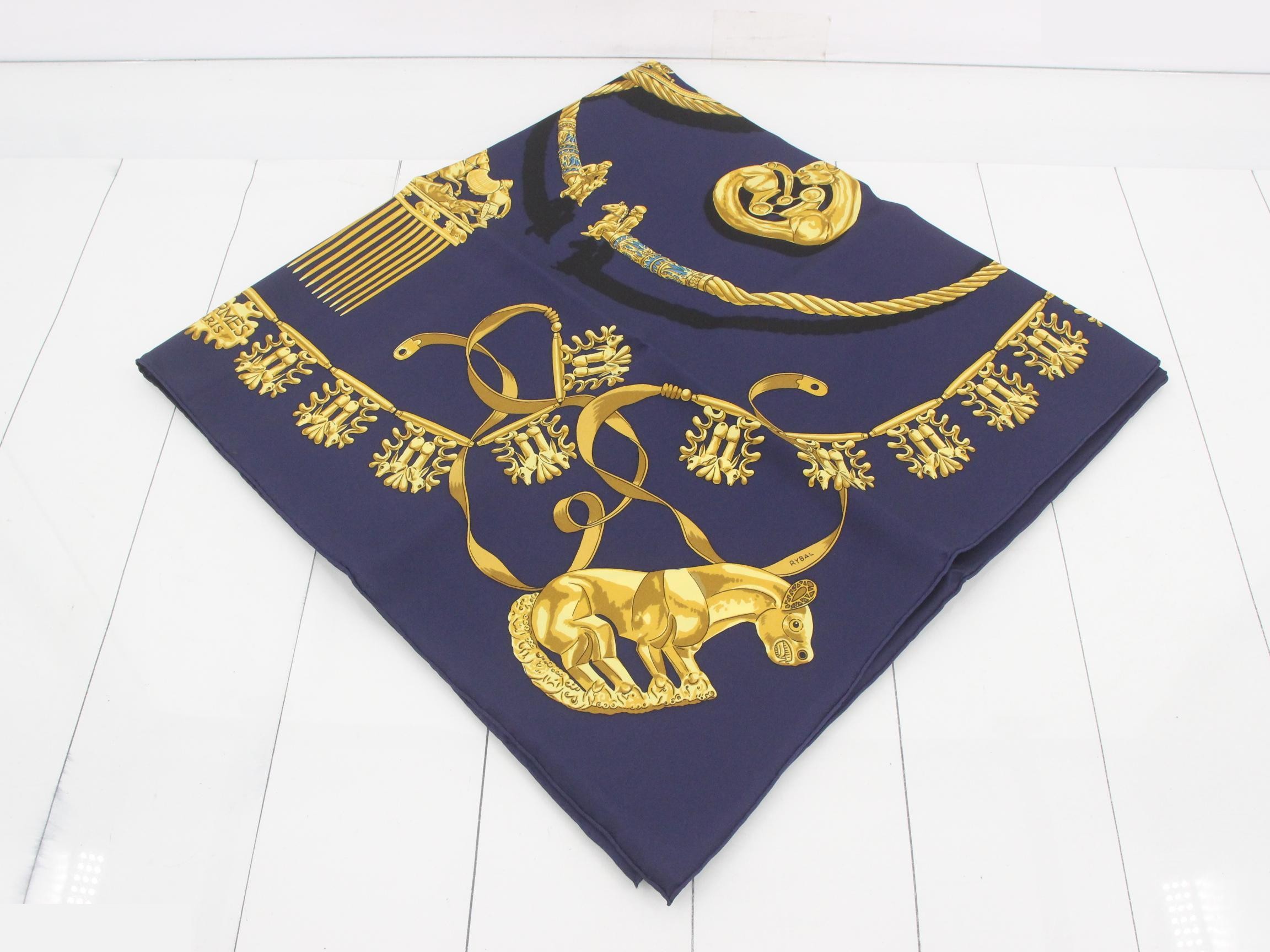 Carre 90 Golden Knight Scarf — view 2
