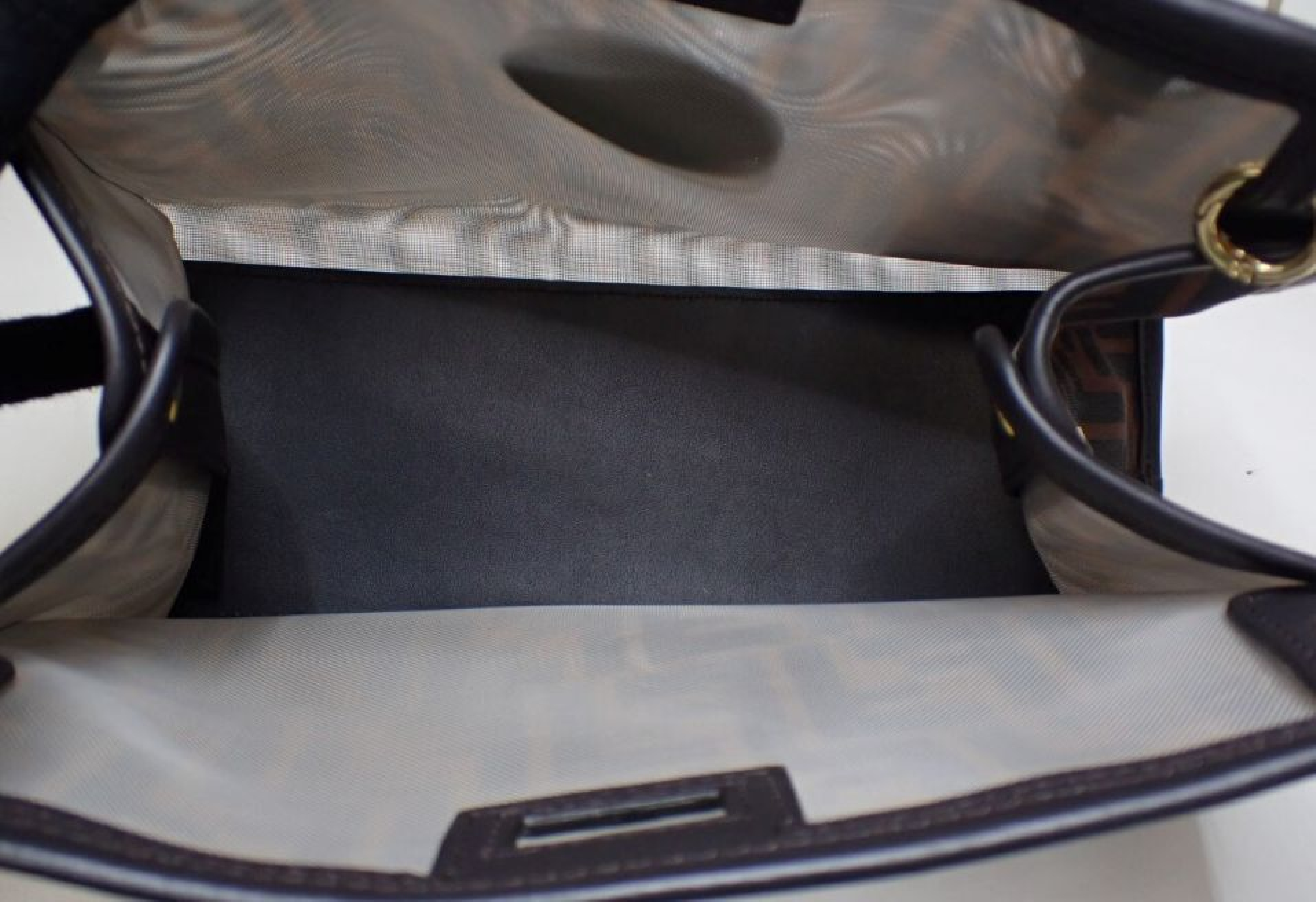 Zucca Mesh Handbag (with dust bag) — view 7