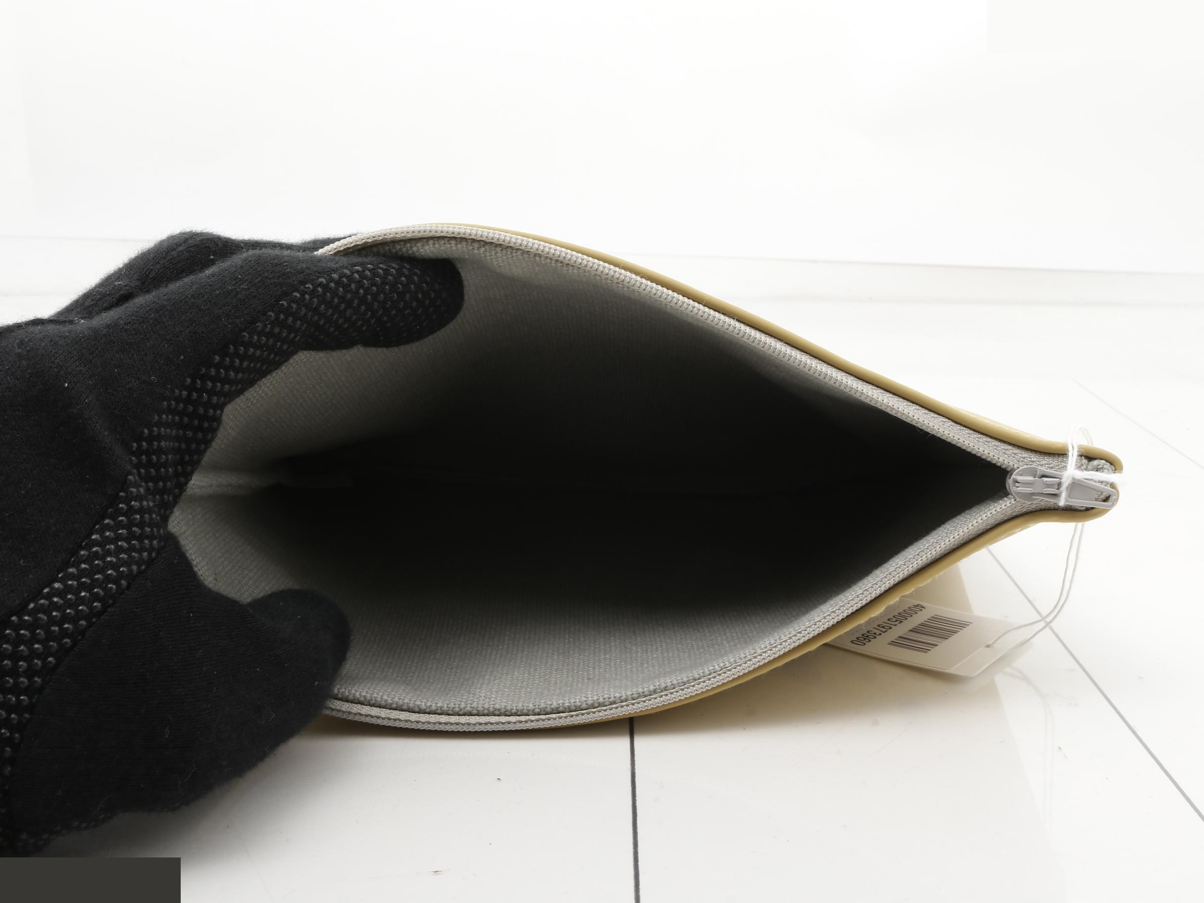 pouch — view 4