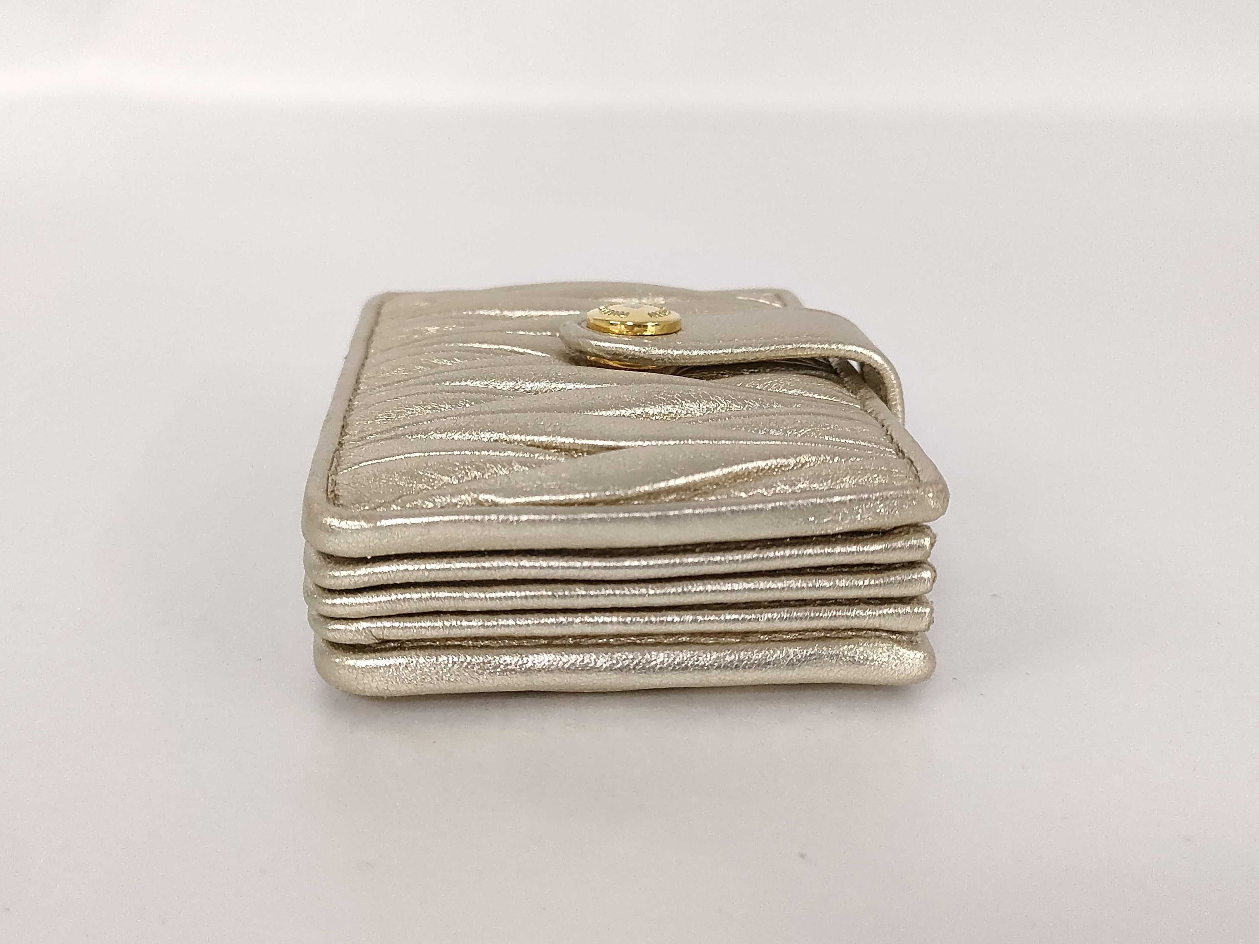 Matelassé Nappa Leather Bi-fold Wallet 197A Silver (Card Case/Pass Case/Business Card Holder) — view 4