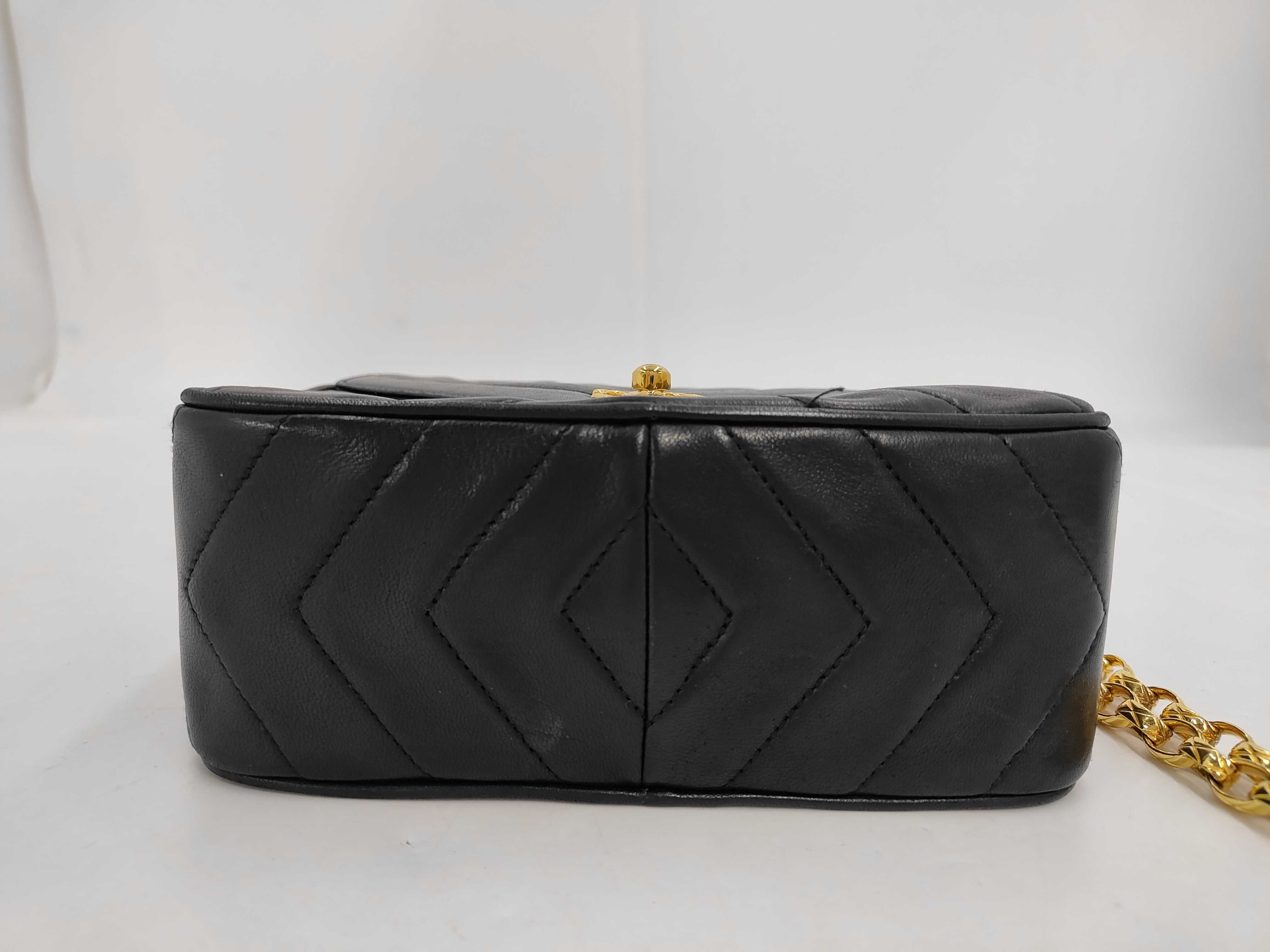 Matelassé V-stitch Chevron Fringe Chain Shoulder Bag, Black, 2516990 — view 4