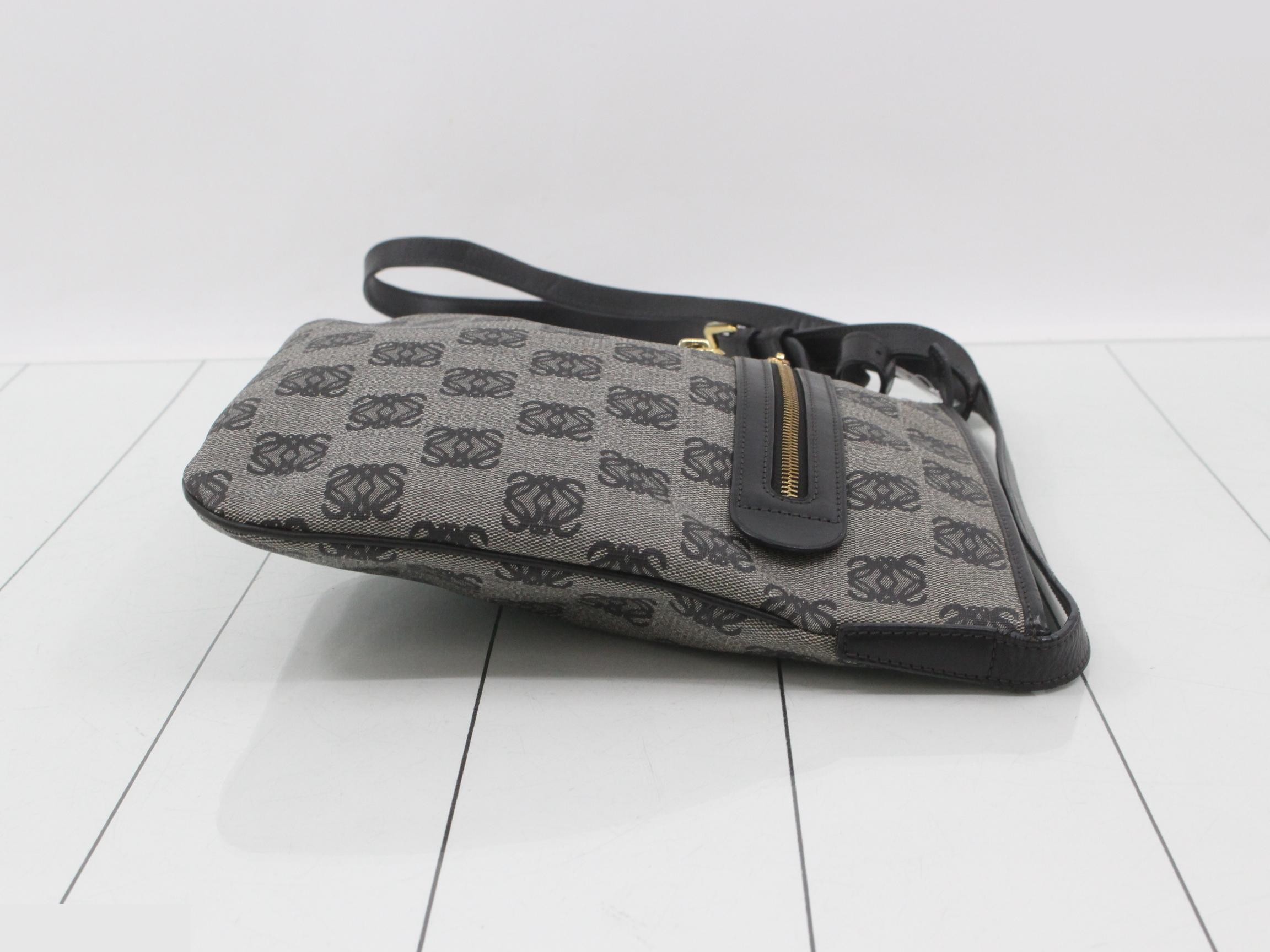 shoulder bag, gray and black, PVC leather. — view 3