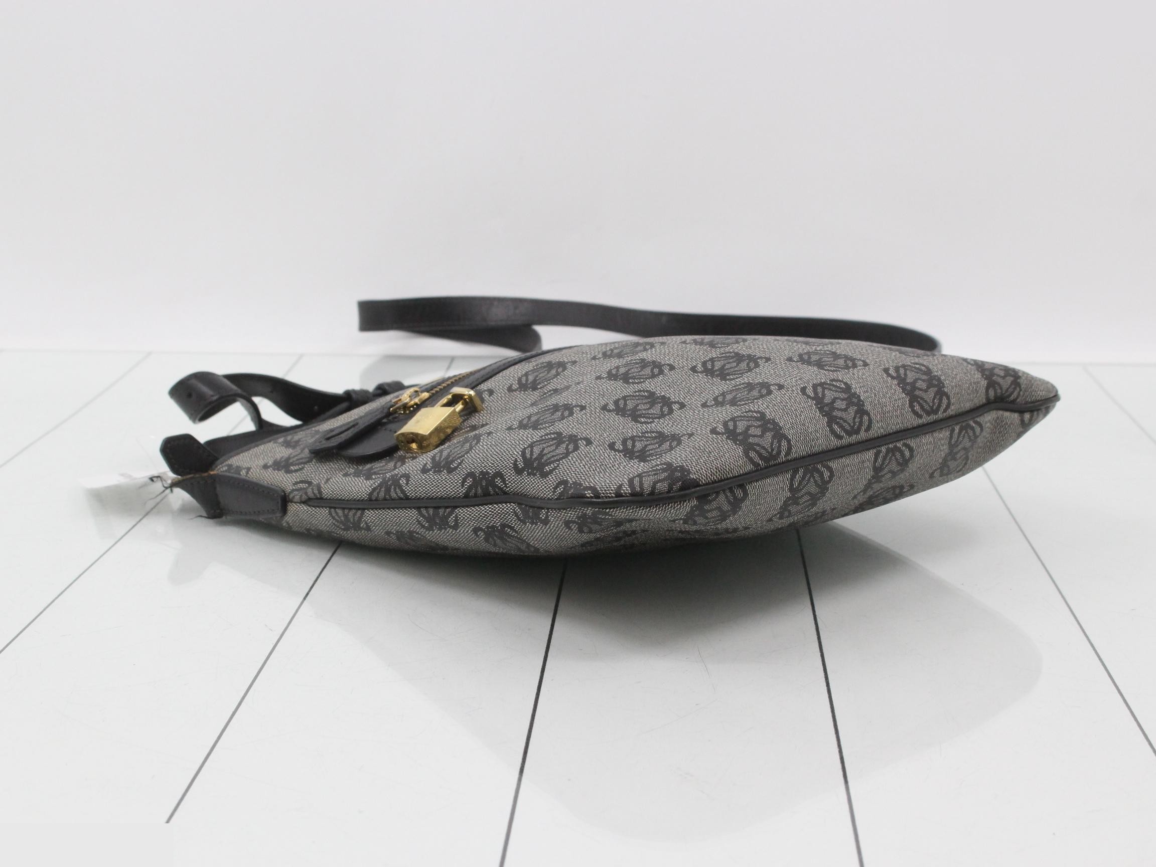 shoulder bag, gray and black, PVC leather. — view 5