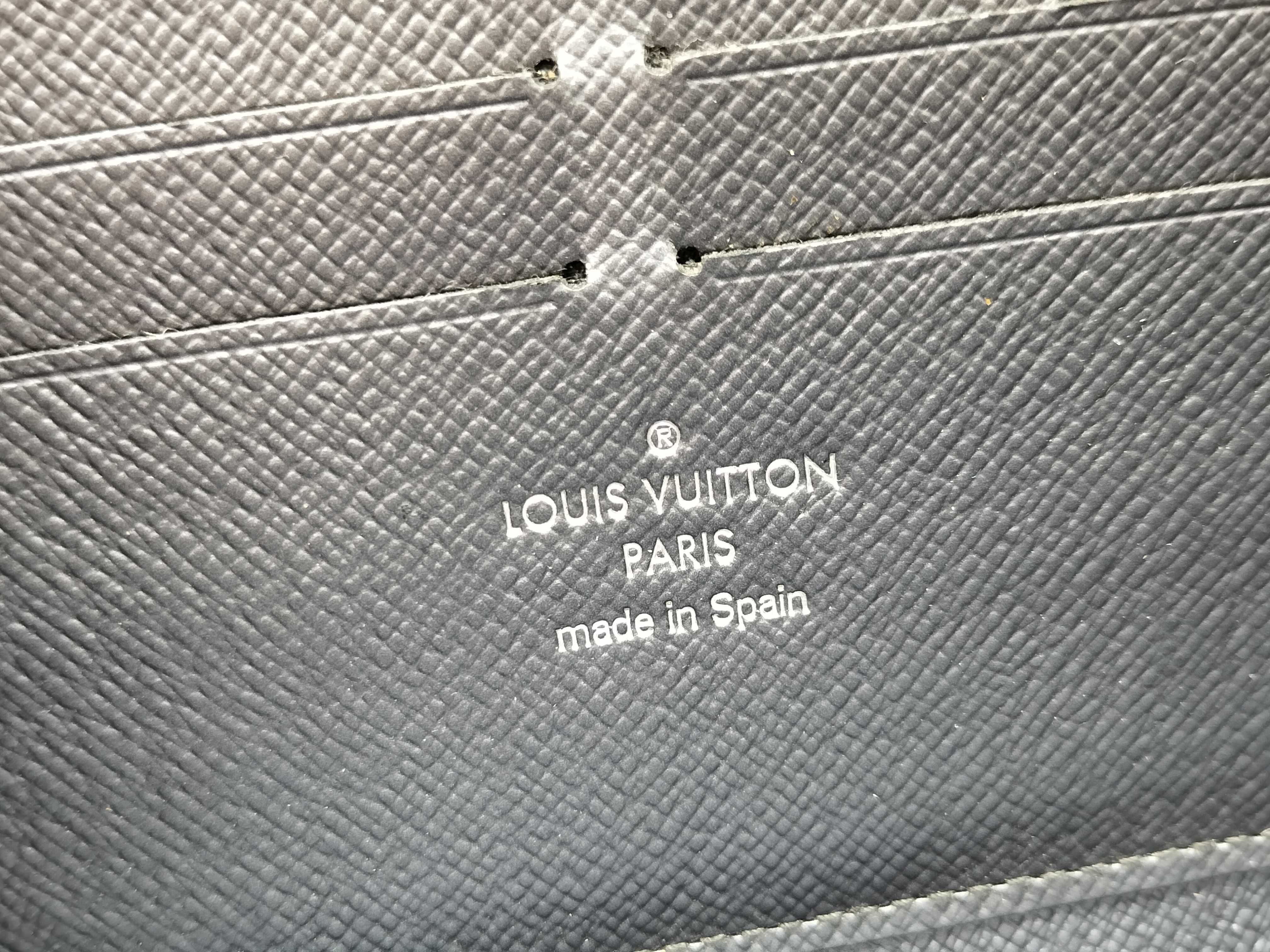 Epi LV Long Wallet Epi Silver Wallet — view 13