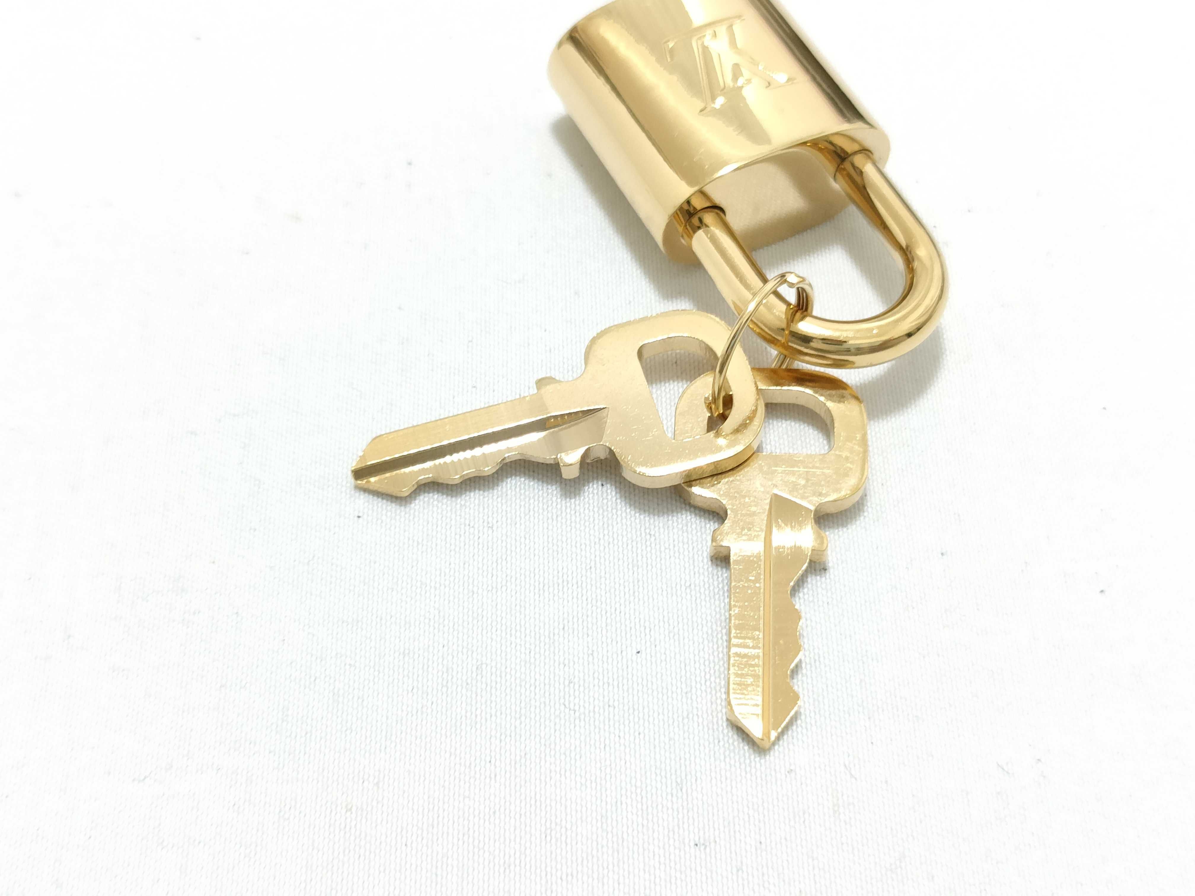 Padlock and other accessories — view 7