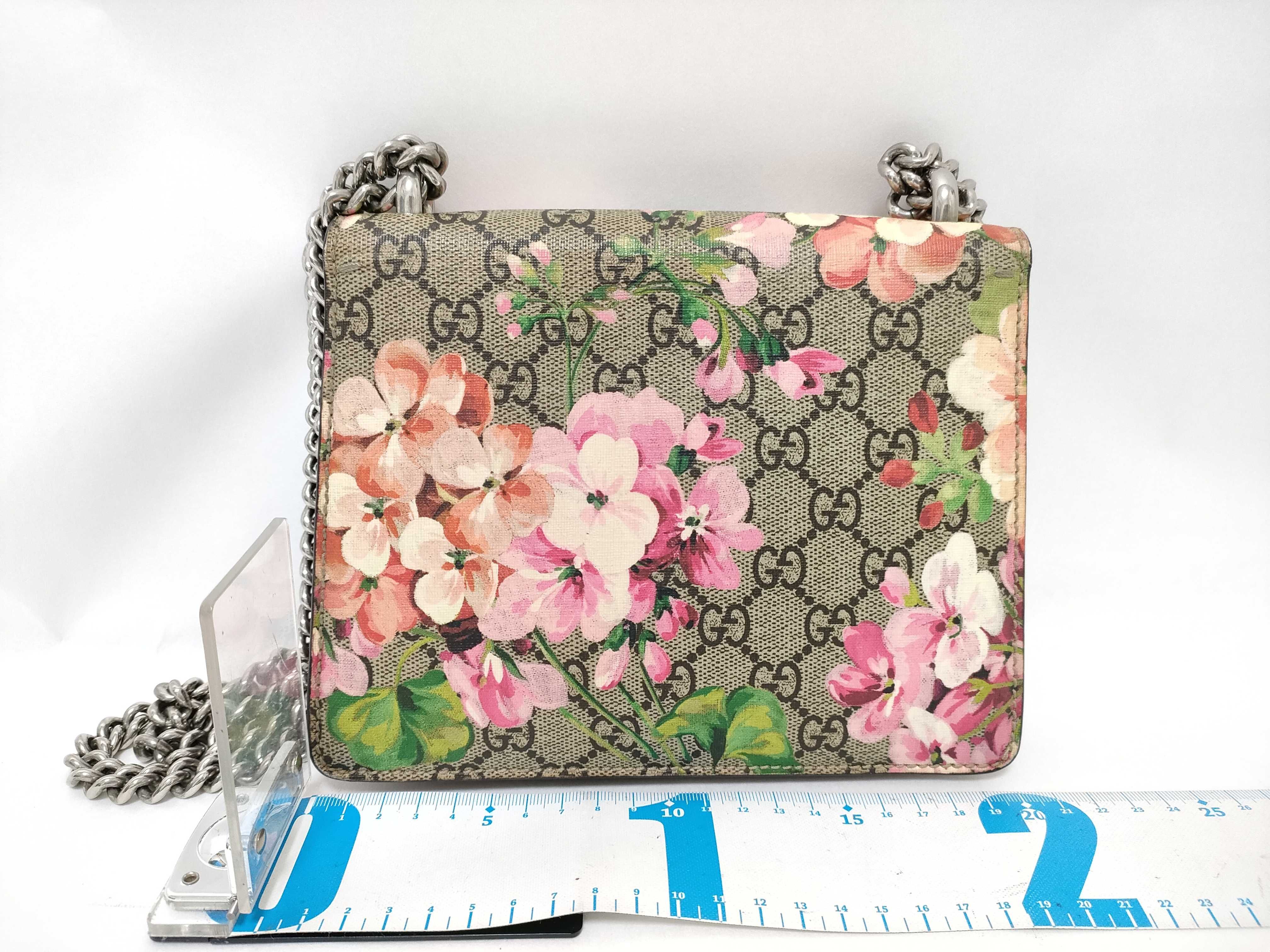 GG Supreme Shoulder Bag — view 2