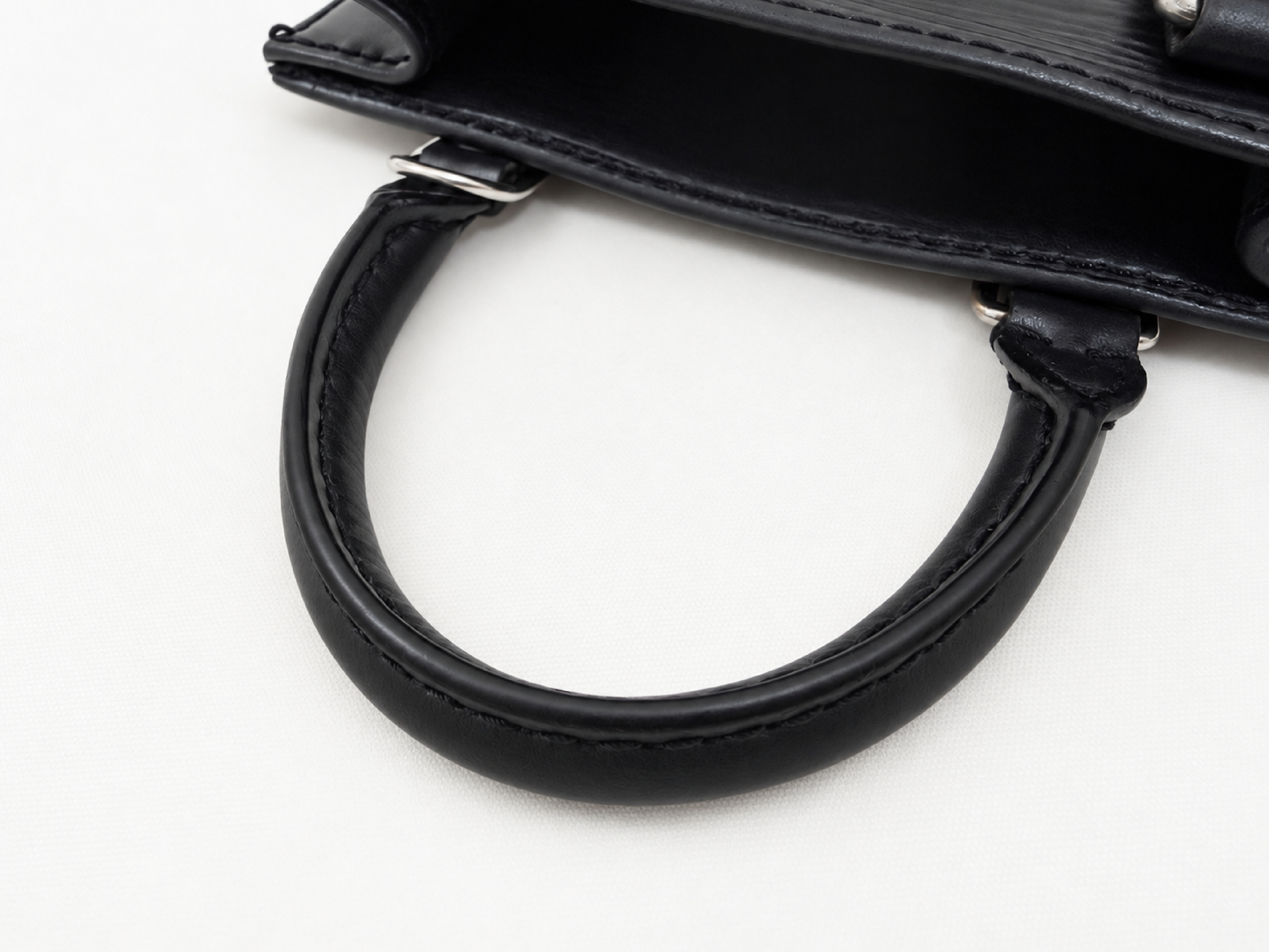 Epi Petite Sac Plat M69441 2-Way Shoulder Bag — view 8