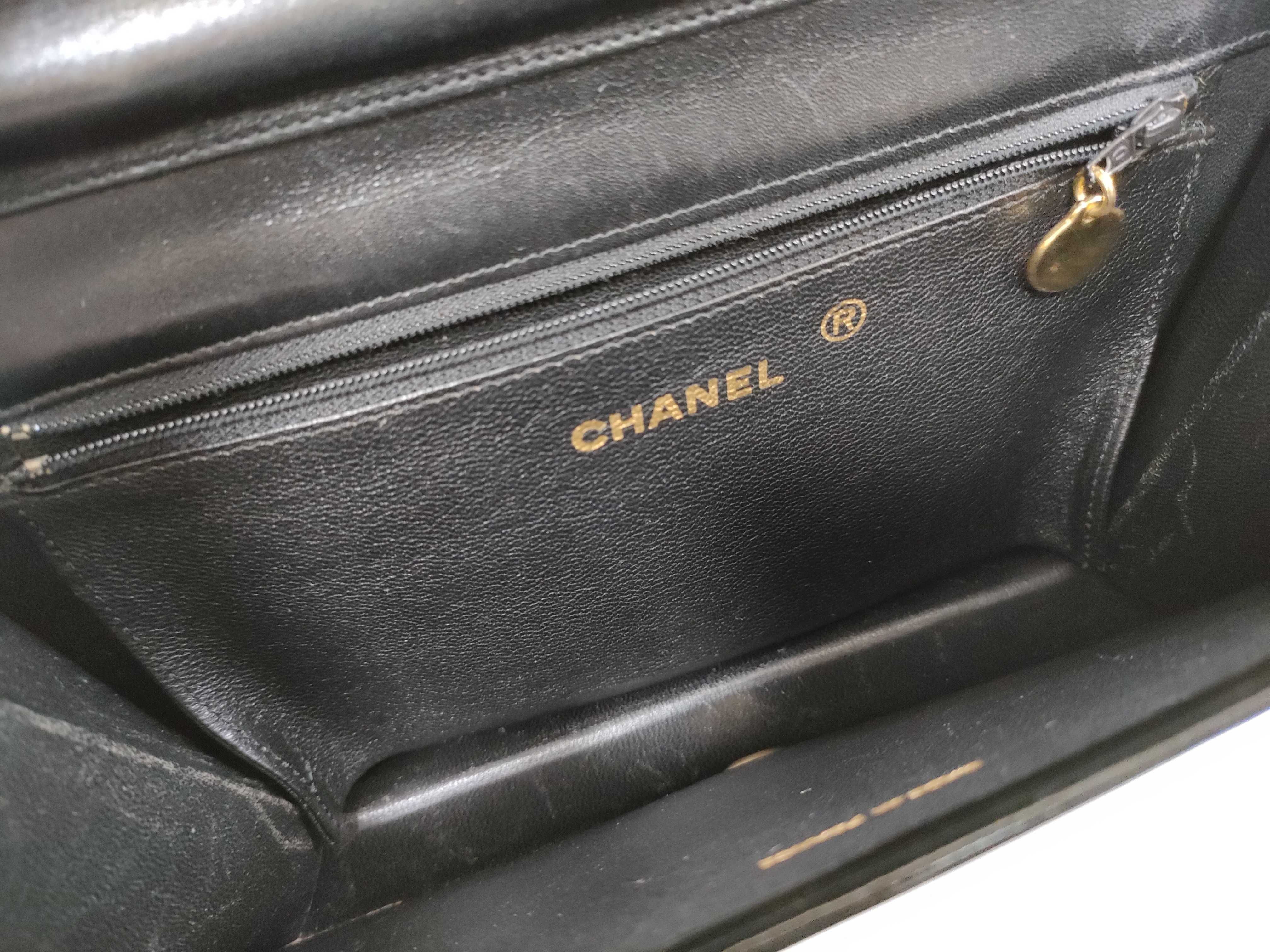 Push-Lock Chain Shoulder Bag — view 10