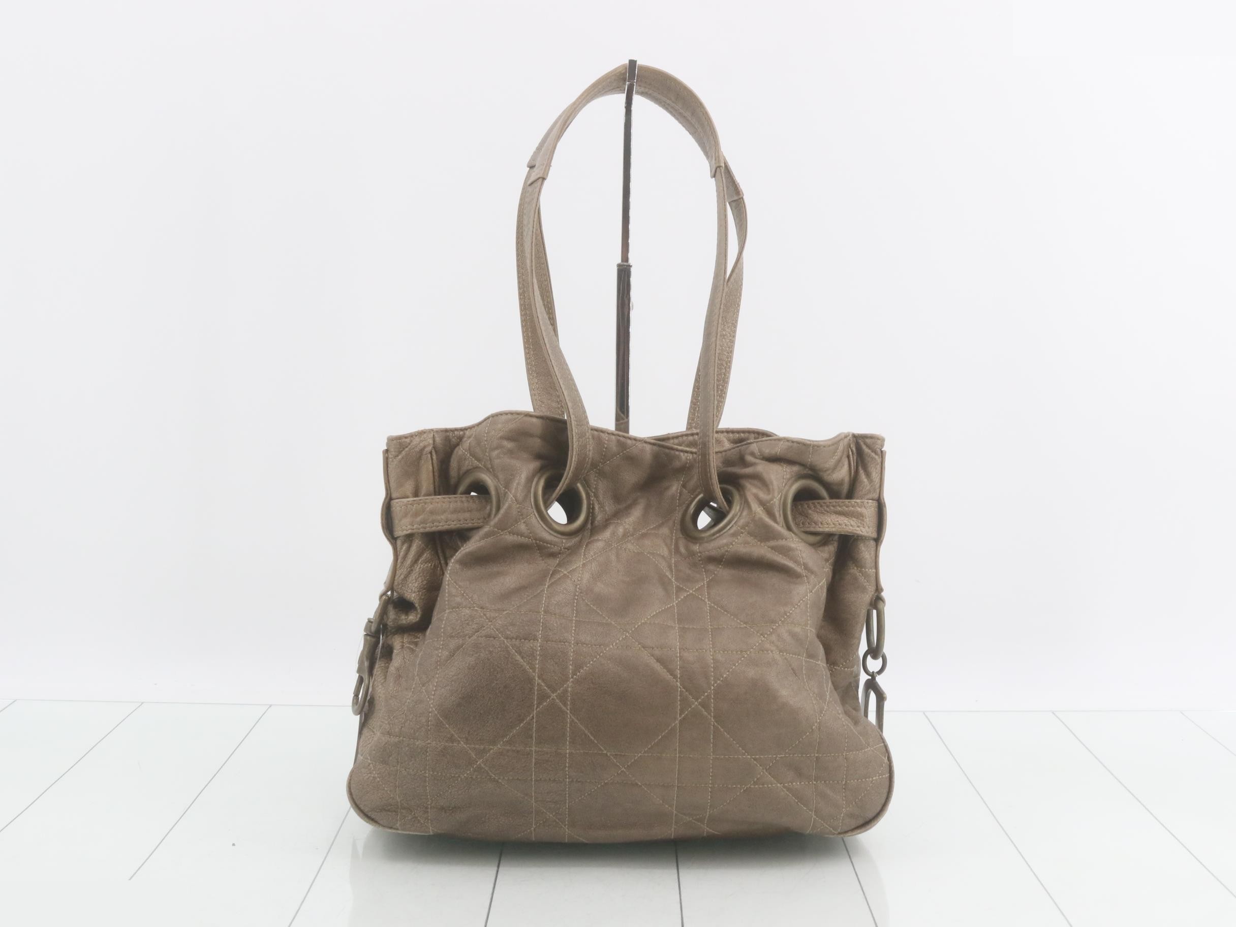 D-shaped metal fittings, Cannage design, lambskin leather hobo bag — view 2