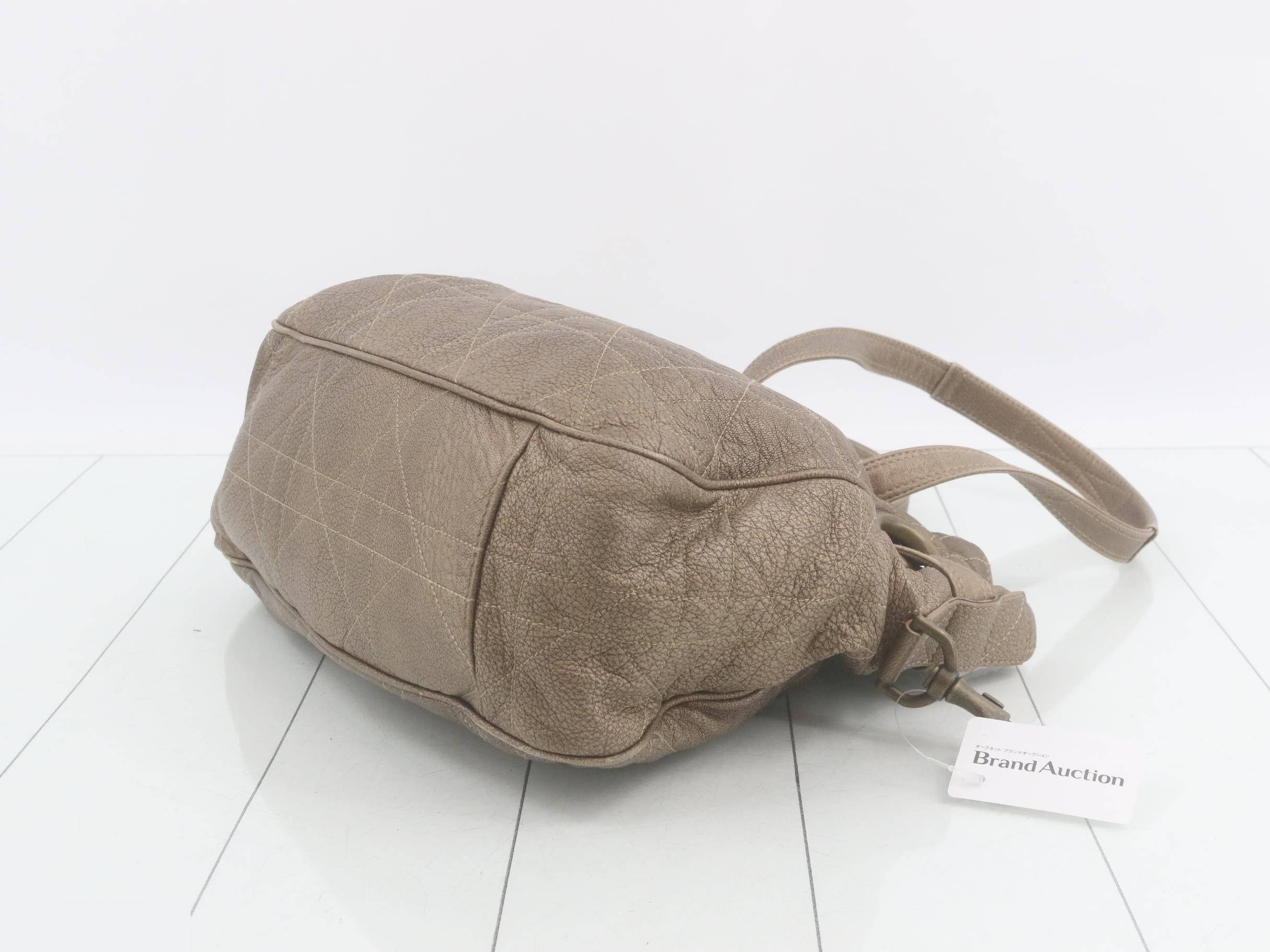 D-shaped metal fittings, Cannage design, lambskin leather hobo bag — view 6