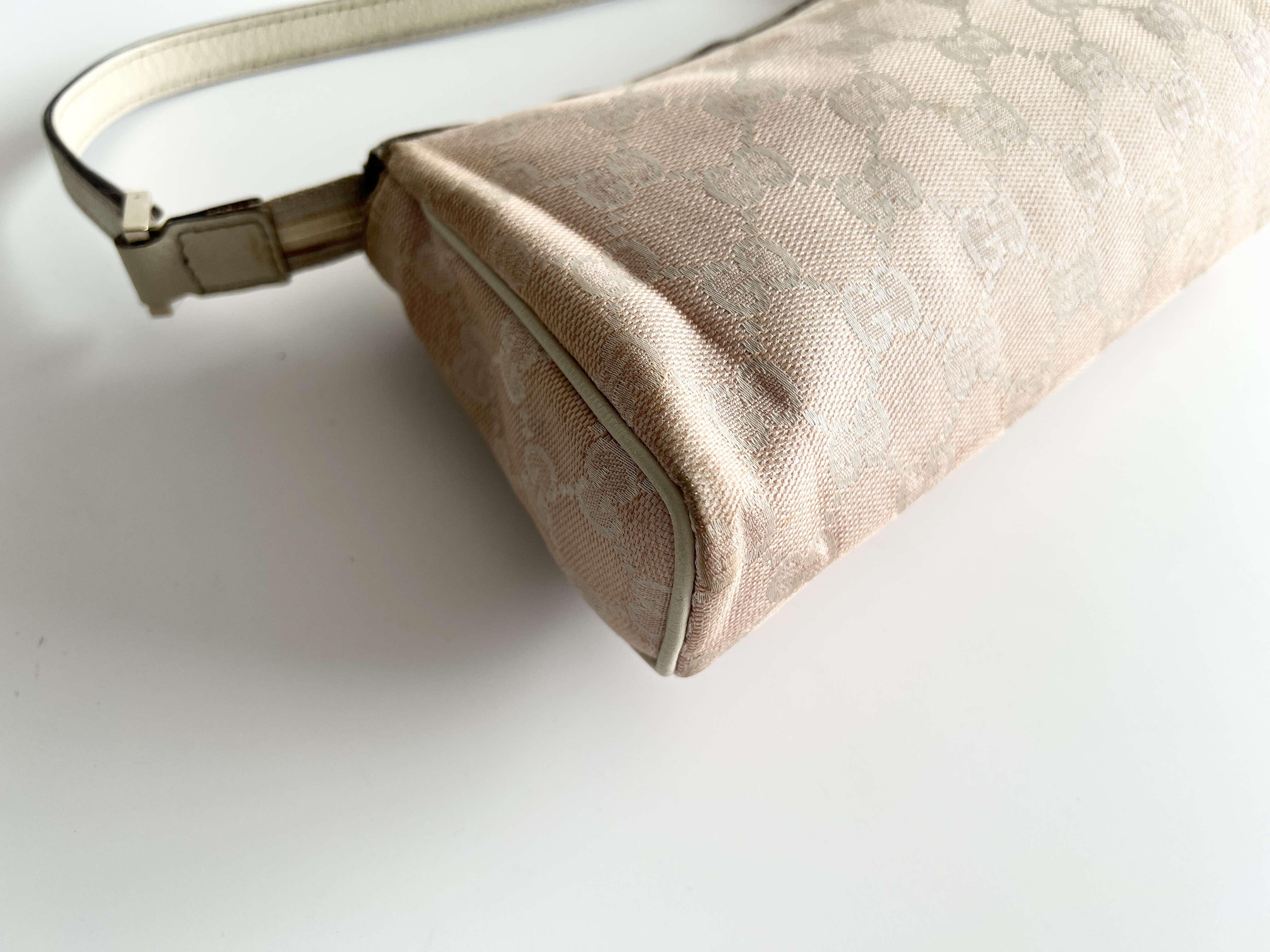 Abbey GG Logo Accessory Pouch Canvas Leather One-Shoulder Bag Handbag — view 10