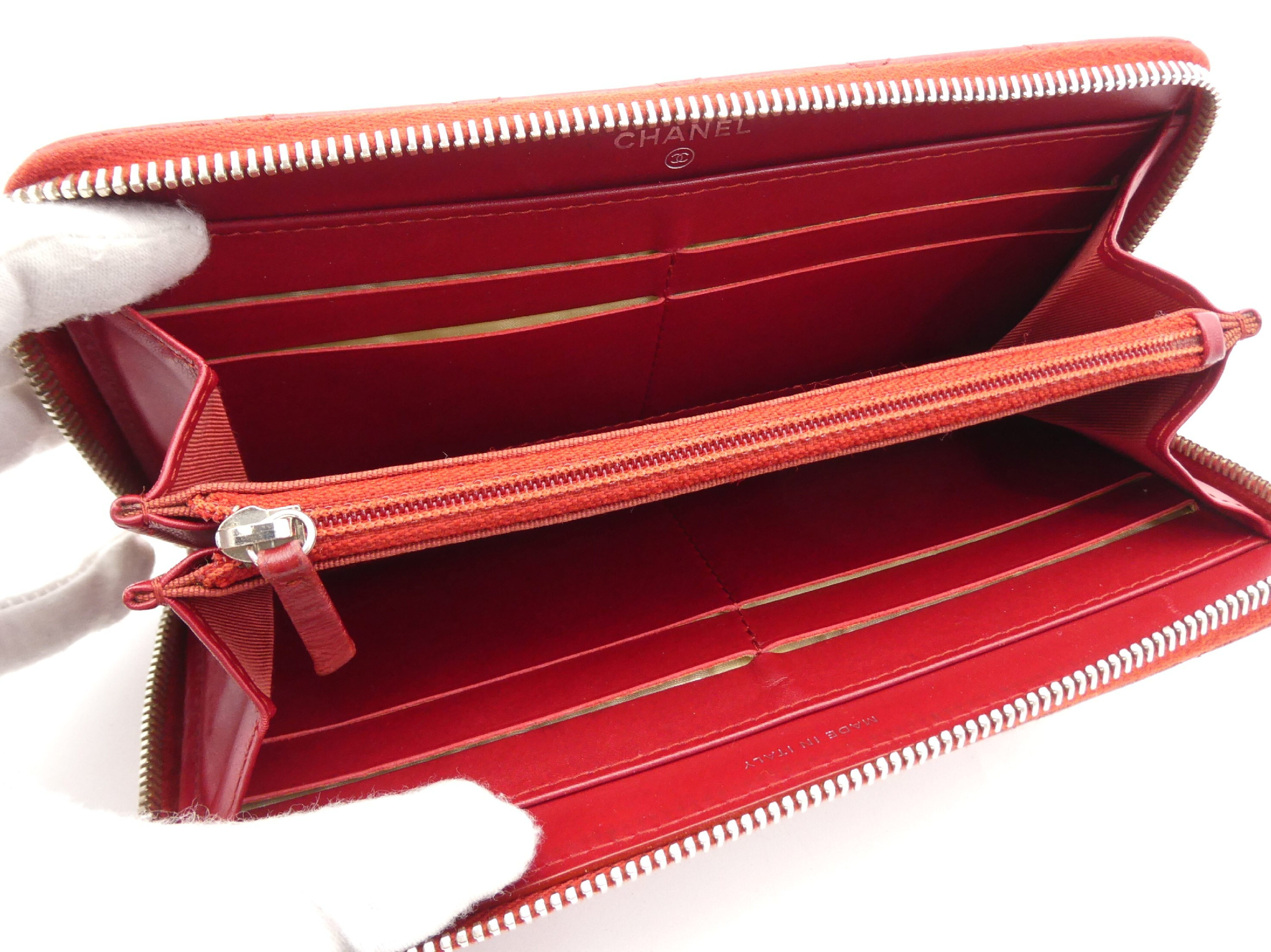 Matelassé Coco Mark Caviar Skin Round Zip Wallet — view 7
