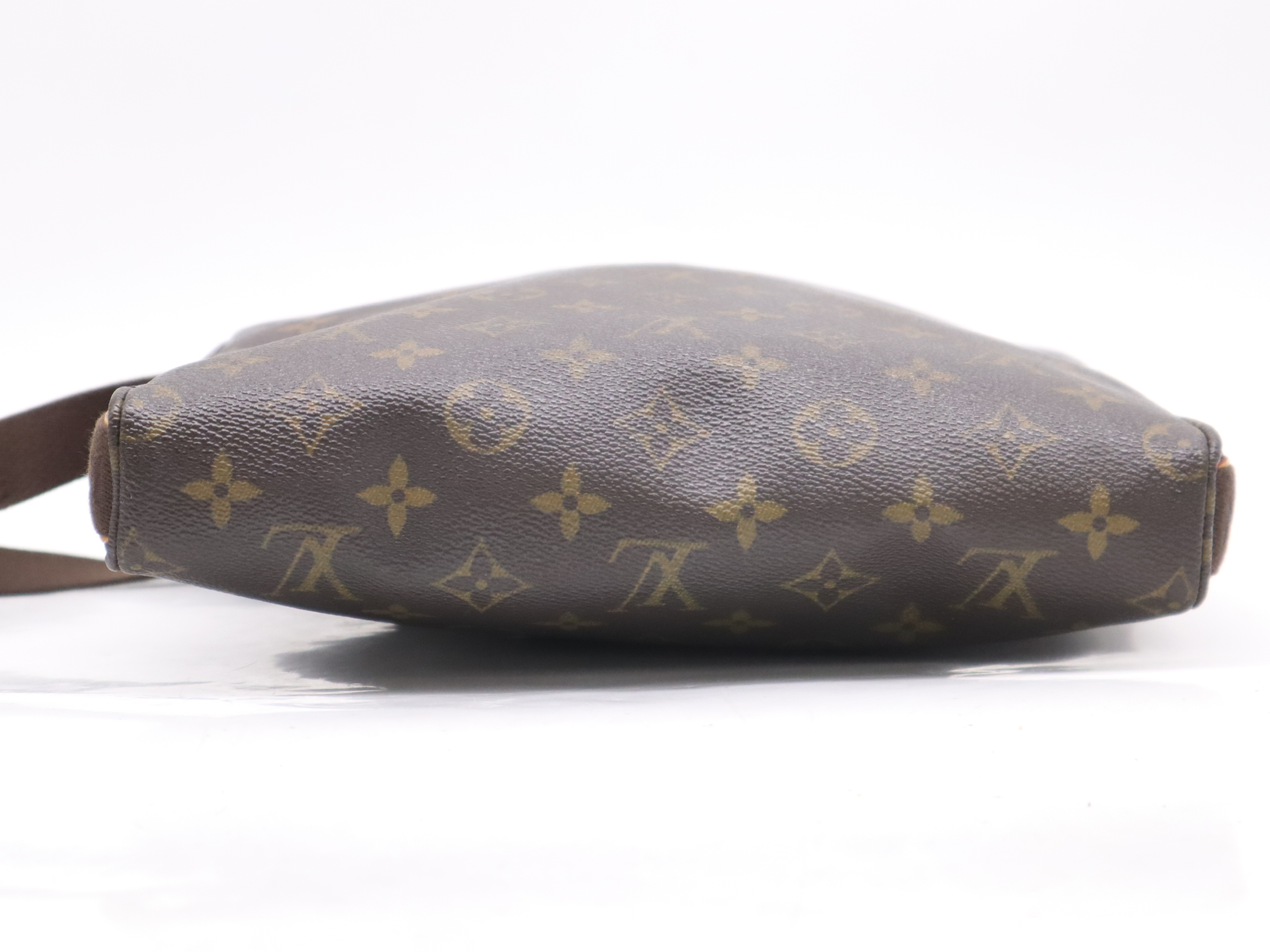 M97037 Monogram Trotter Beaubourg Shoulder Bag — view 4